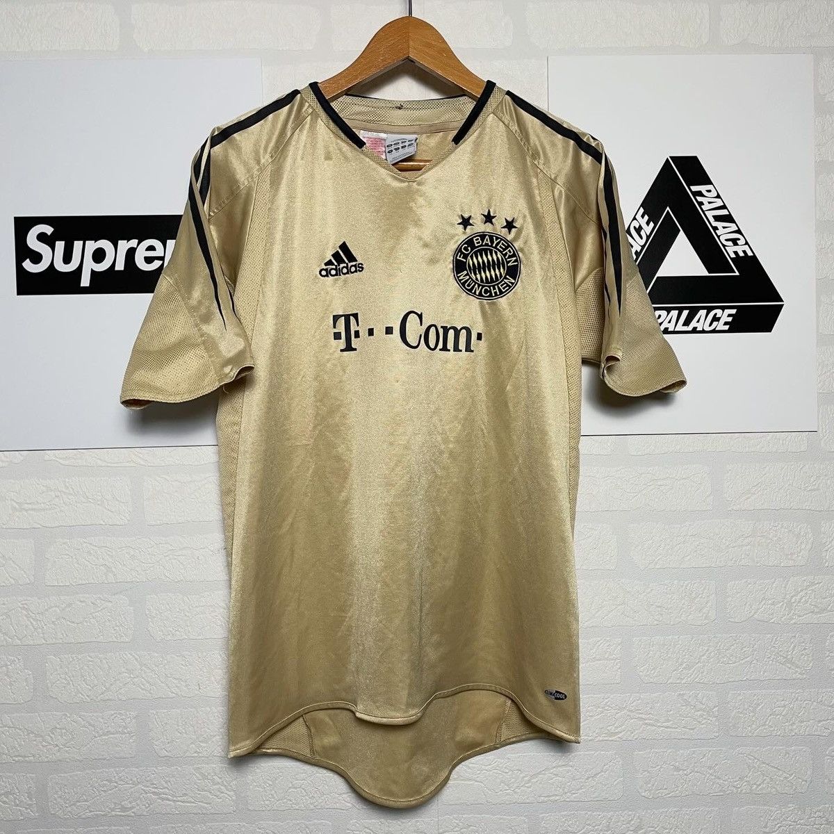 Adidas × Vintage Vintage soccer jersey Bayern Munich Makaay 10 size M 2004 Size US M / EU 48-50 / 2 - 1 Thumbnail