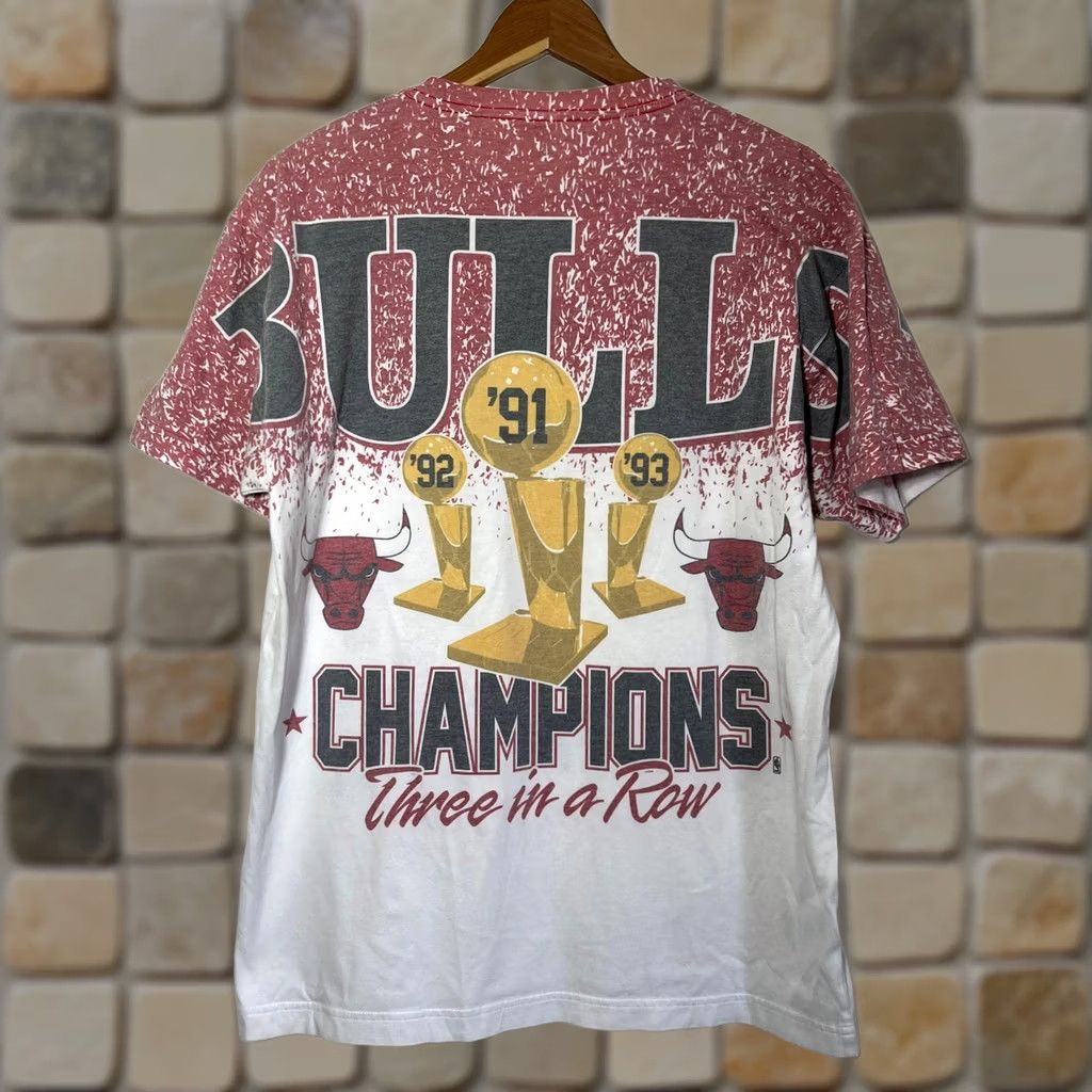 Mitchell & Ness VINTAGE Mitchell & Ness Chicago Bulls T-Shirt Sz L Size US L / EU 52-54 / 3 - 1 Thumbnail