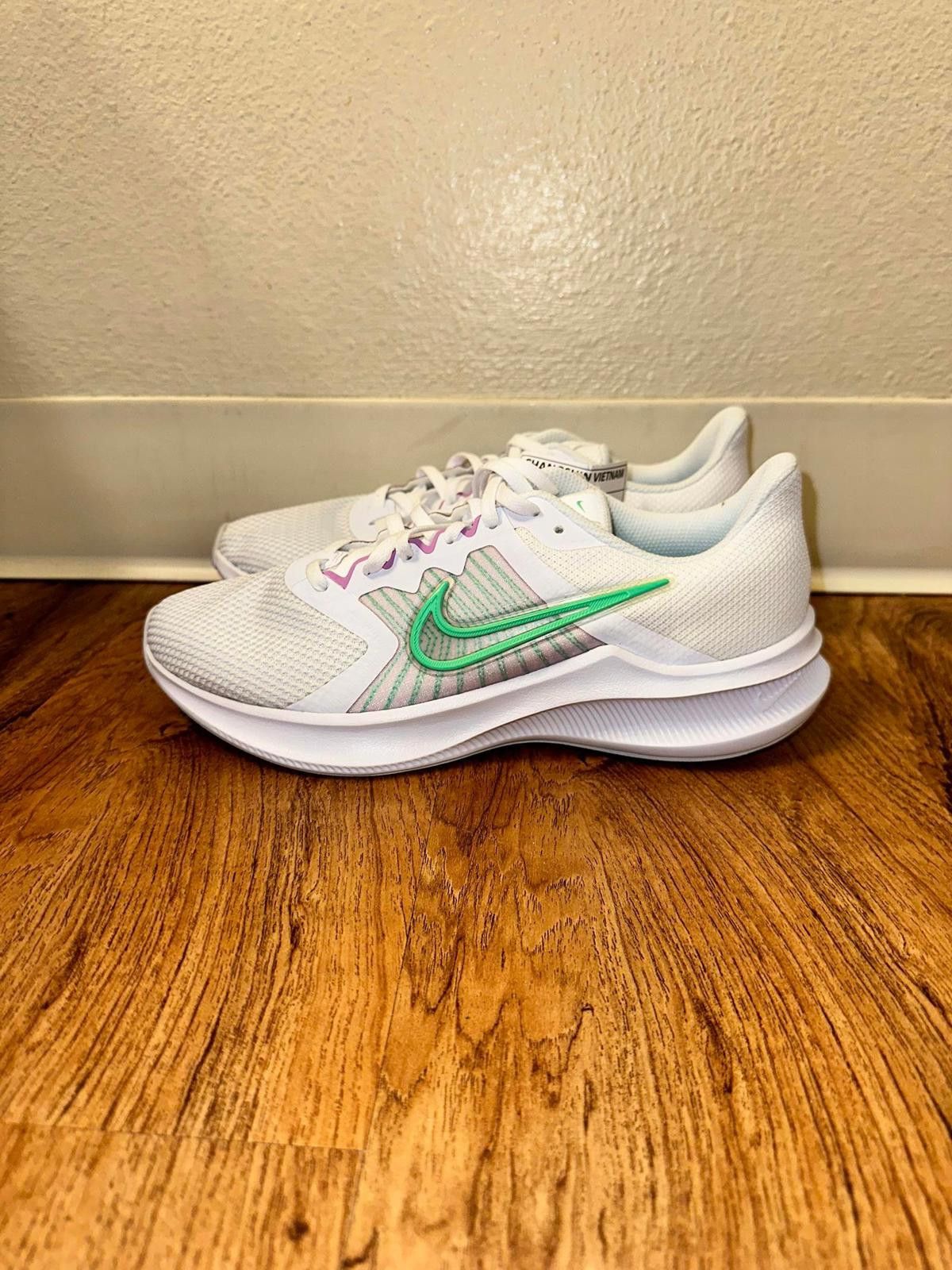 Nike Nike Downshifter 17 'White Signal Green' Sample Size US 8 / IT 38 - 3 Thumbnail