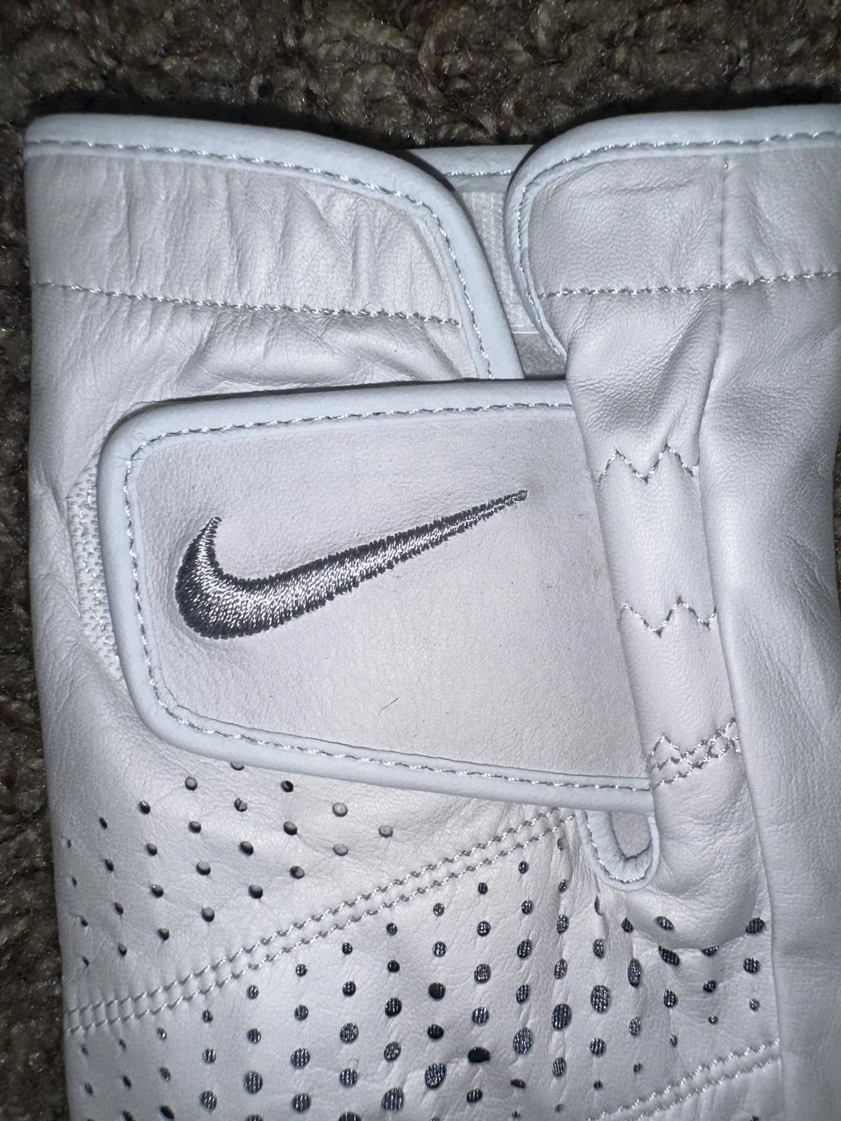 Nike Nike Tour Classic II Golf Glove Sample Size ONE SIZE - 2 Thumbnail