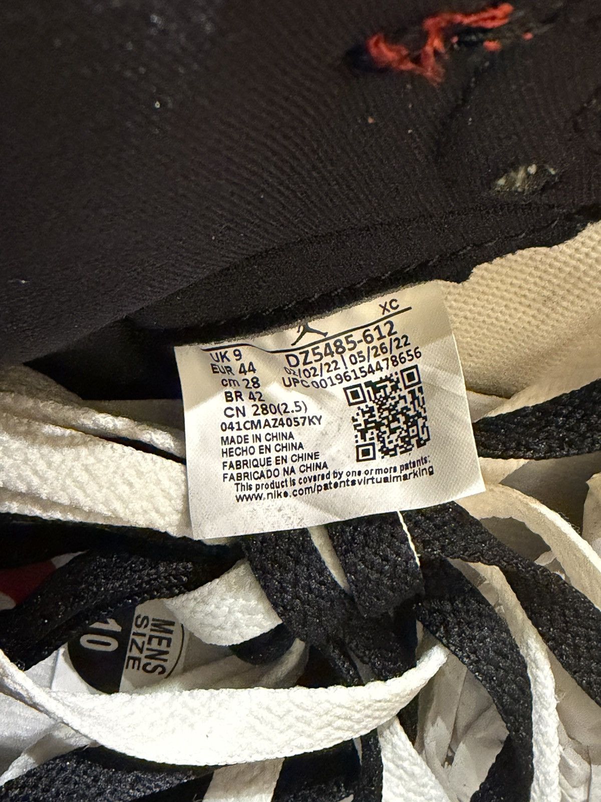Jordan Brand Jordan 1 Retro High OG ‘Chicago Lost And Found’ Size US 10 / EU 43 - 6 Thumbnail