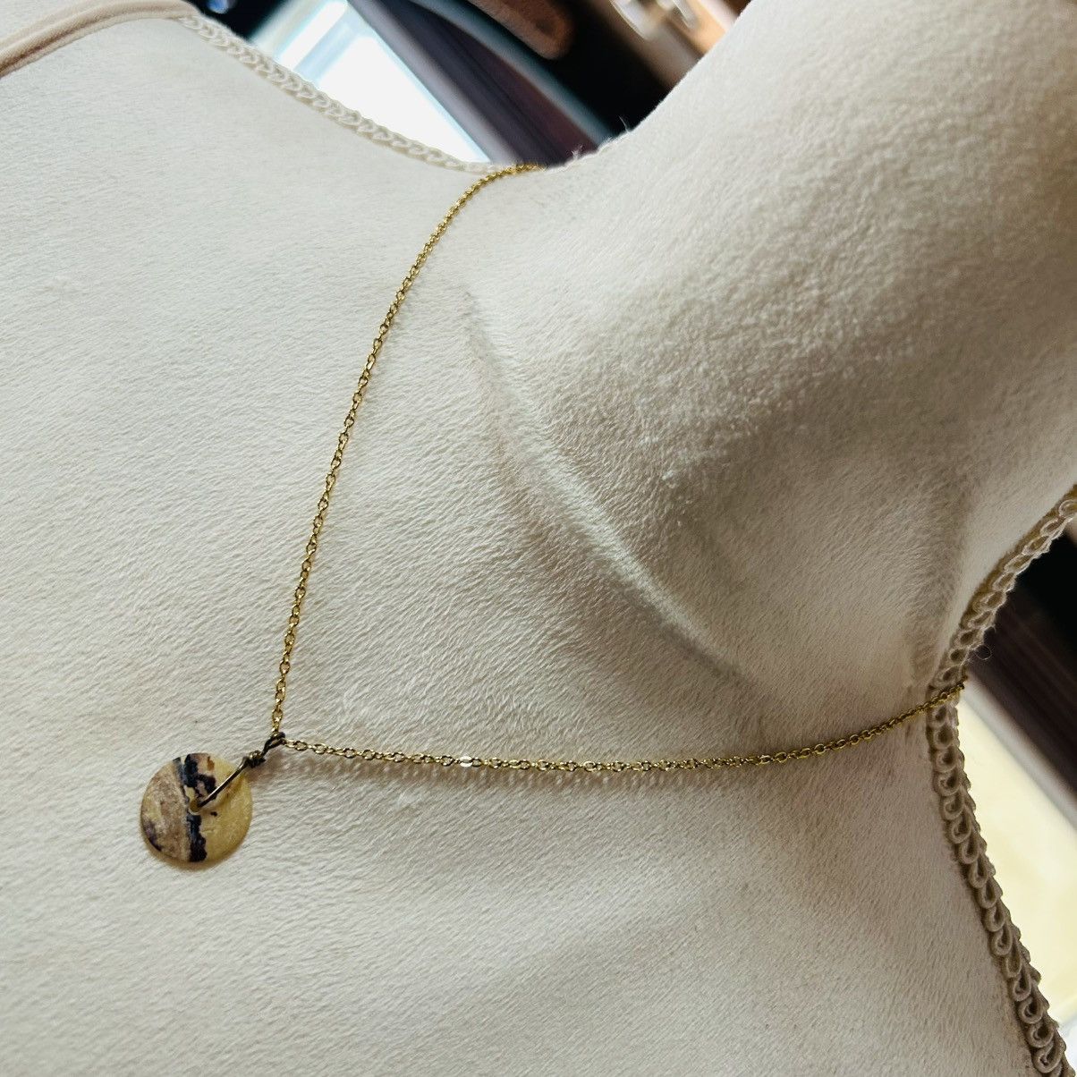 Vintage Vintage natural shell wired pendant on chain necklace Size ONE SIZE - 2 Thumbnail