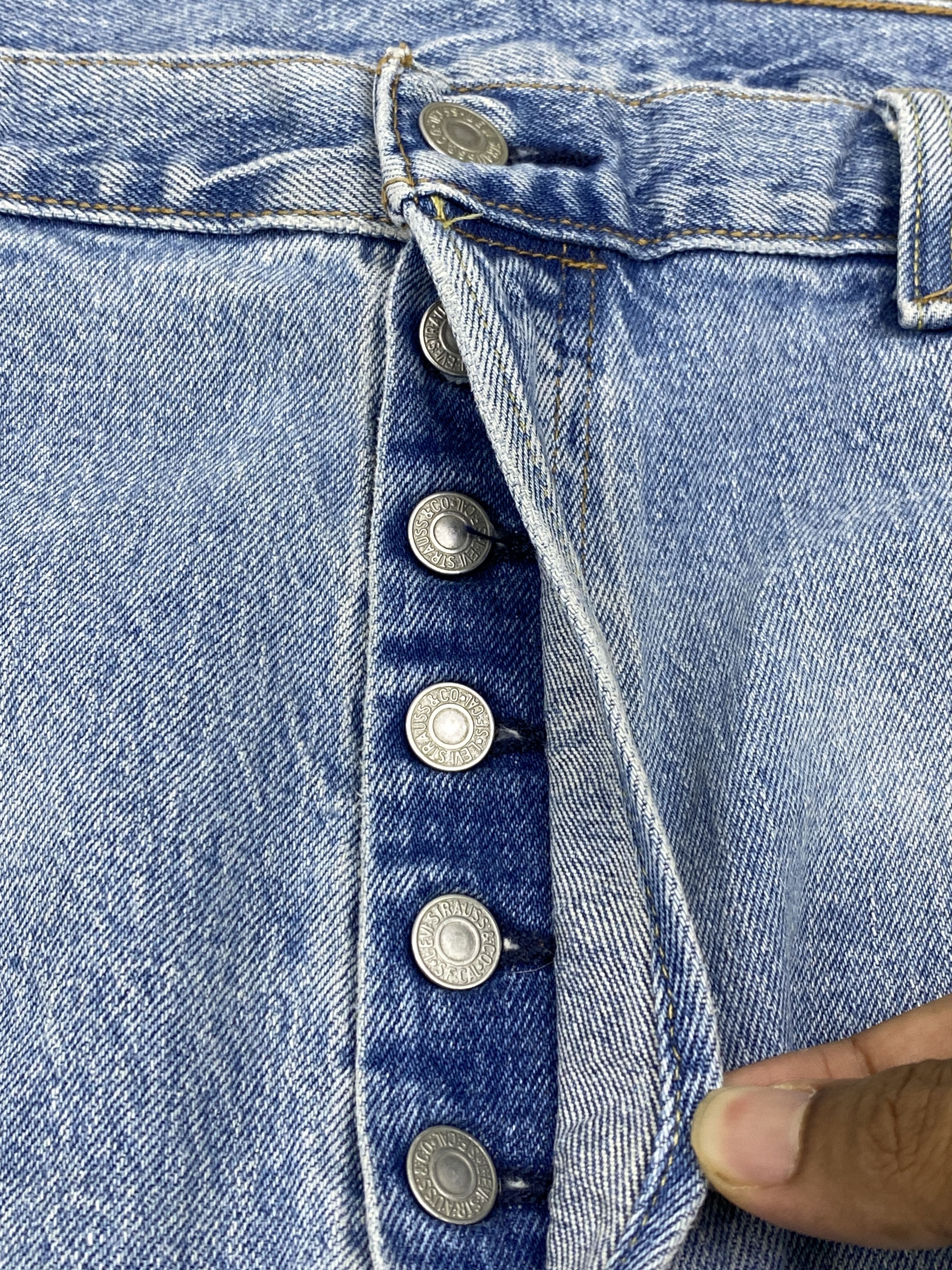 Levi's Vintage Levis 501 Light Wash Blue Jeans DP2760 Size US 42 / EU 58 - 10 Thumbnail