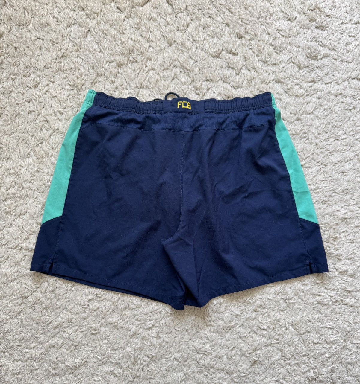 Nike Barcelona 2010-2011 Away Soccer Shorts Football Jersey Kit Size US 32 / EU 48 - 2 Thumbnail