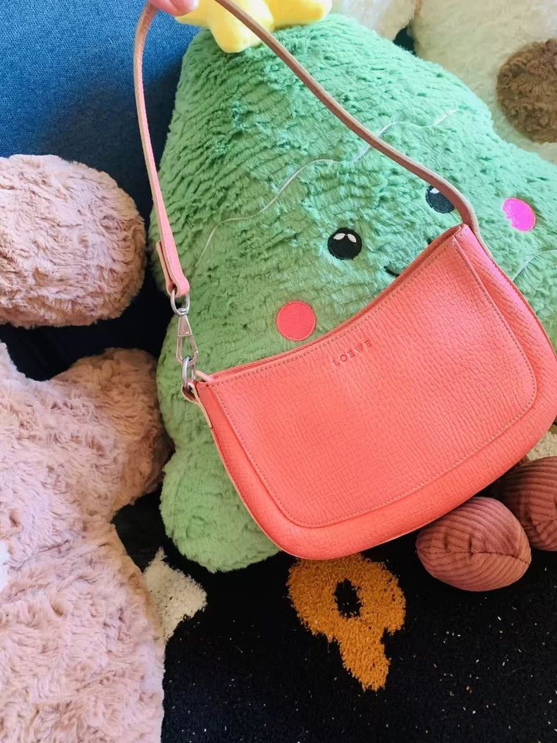 Loewe loewe Peach pink lychee skin small armpit bag 2503-Nextarro Size ONE SIZE - 4 Thumbnail