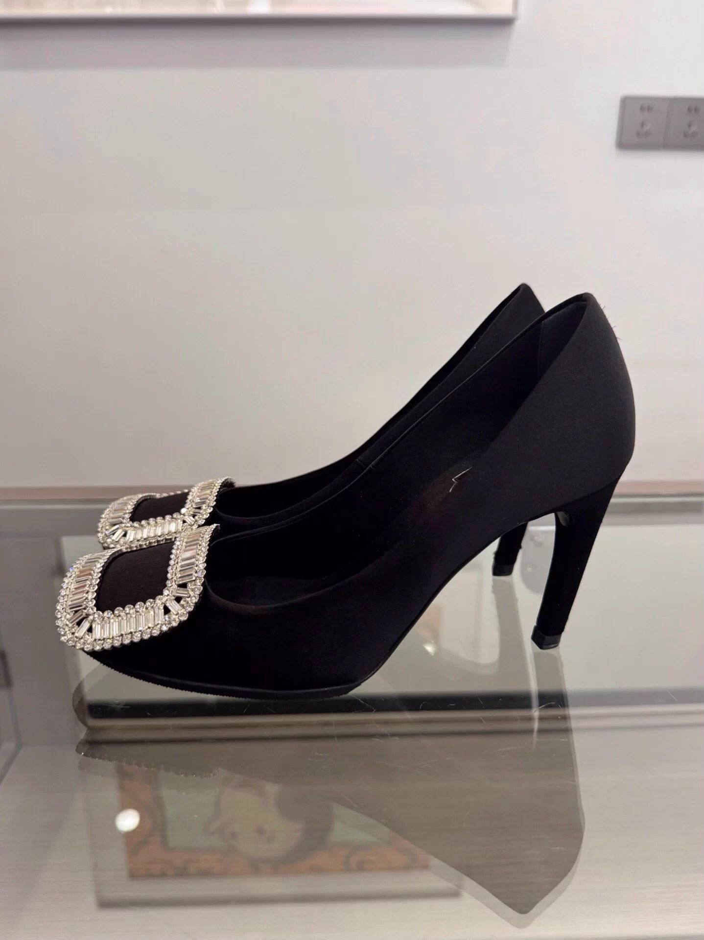 Roger Vivier RV Women Black Crystal Buckle 7cm Heels 34 99 New Size US 4 / IT 34 - 4 Thumbnail