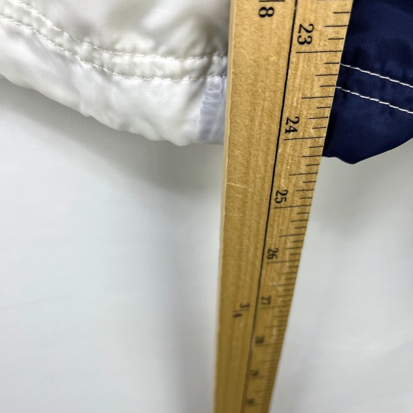 Reebok VINTAGE Reebok Windbreaker Jacket Womens L 90s Hooded Windbreaker White Nylon Fleece Lightweight Regular Fit Women Size L / US 10 / IT 46 - 6 Thumbnail