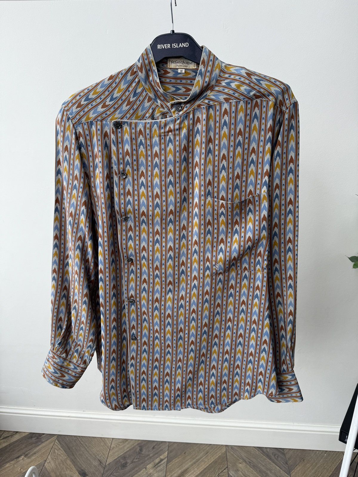 Yves Saint Laurent Vintage Yves Saint Laurent YSL 100% Silk Shirt women’s Size S / US 4 / IT 40 - 4 Thumbnail