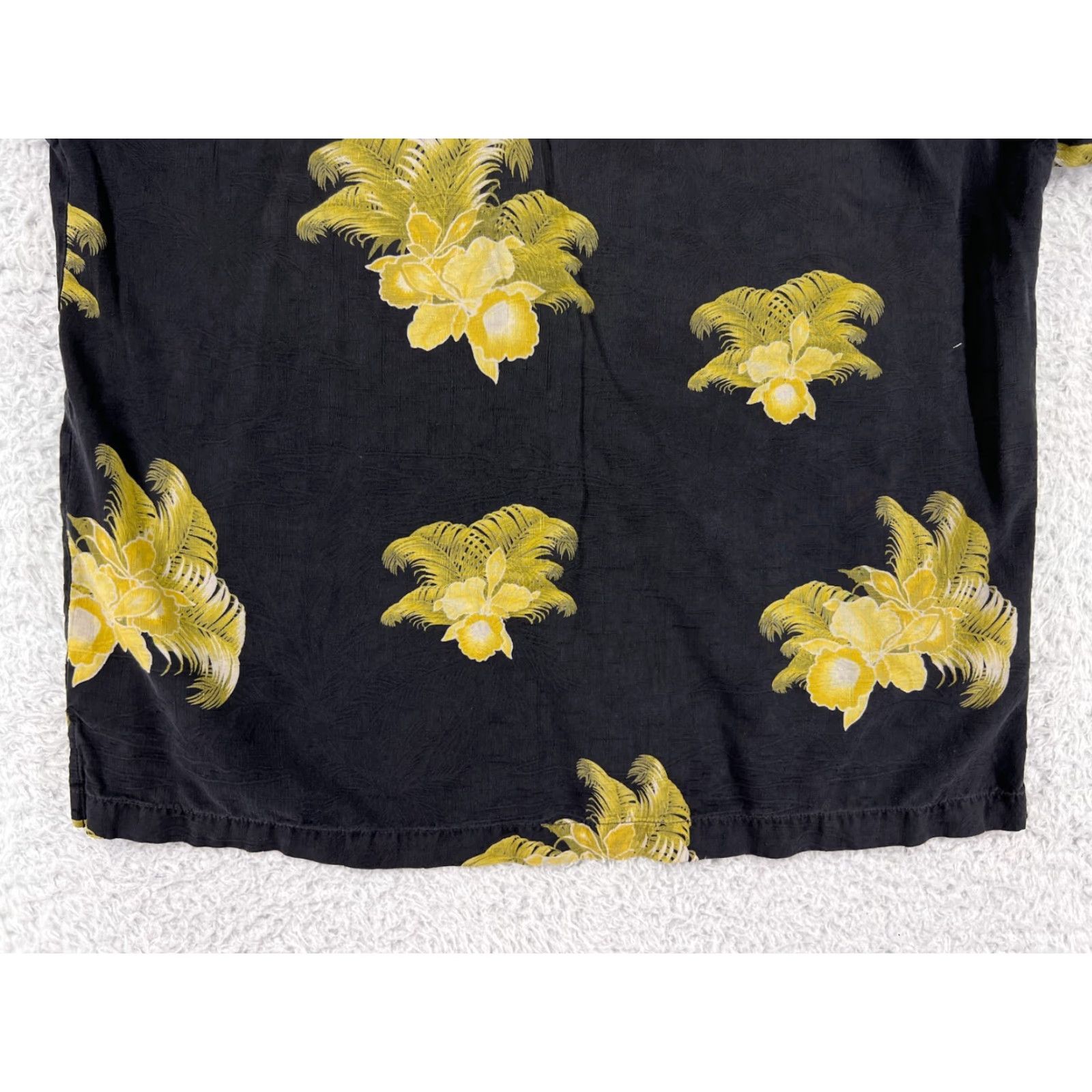 Tommy Bahama Tommy Bahama Shirt Men Large Black Yellow Floral Hawaiian 100% Silk Beach Resort Shirt Adult Large Black Floral Hawaii Aloha Resort Mens Size US L / EU 52-54 / 3 - 7 Thumbnail