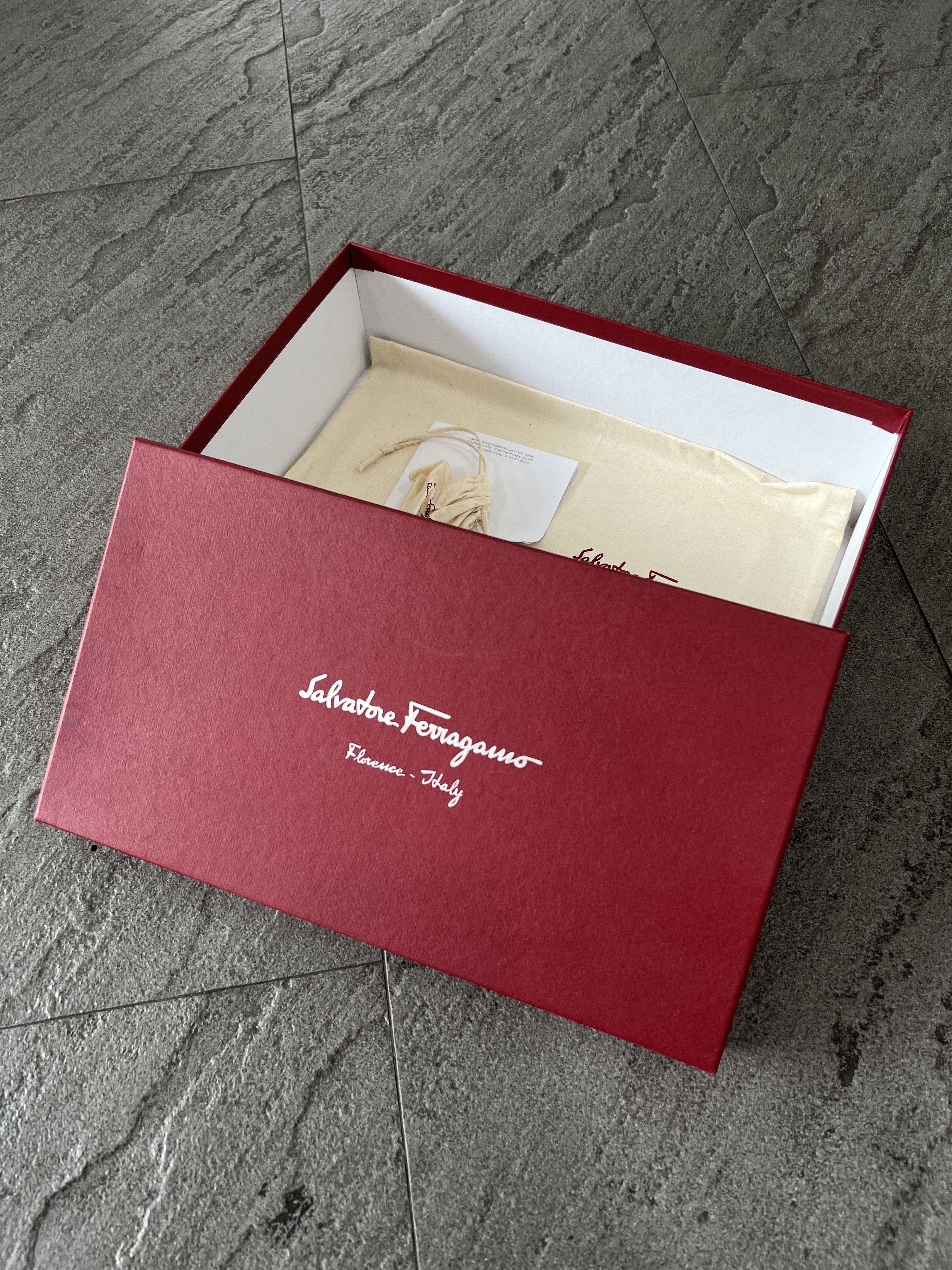 Salvatore Ferragamo Ferragamo Vara Patent Fuchsia Heels Size 7D Size US 7 / IT 37 - 13 Thumbnail
