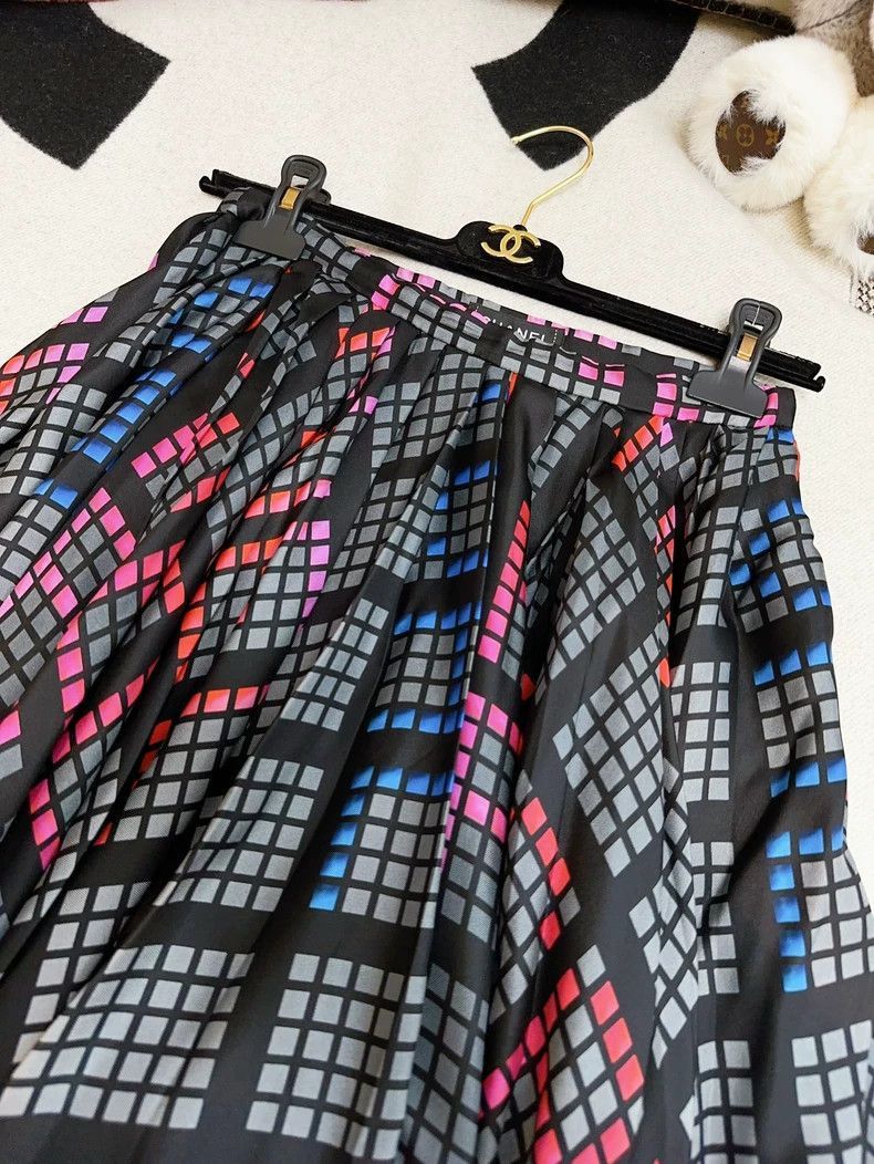 Chanel Chanel Airport Series Mosaic Plaid Maxi Skirt Size 28" / US 6 / IT 42 - 4 Thumbnail