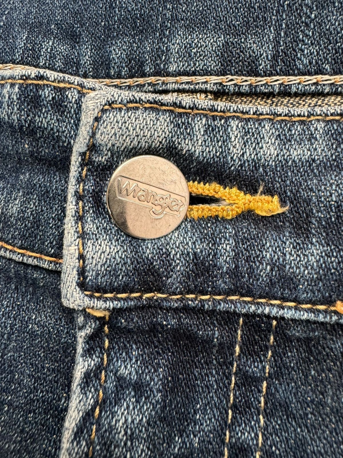 Wrangler VINTAGE WRANGLER DISTRESSED DENIM JEANS Size US 33 - 6 Thumbnail