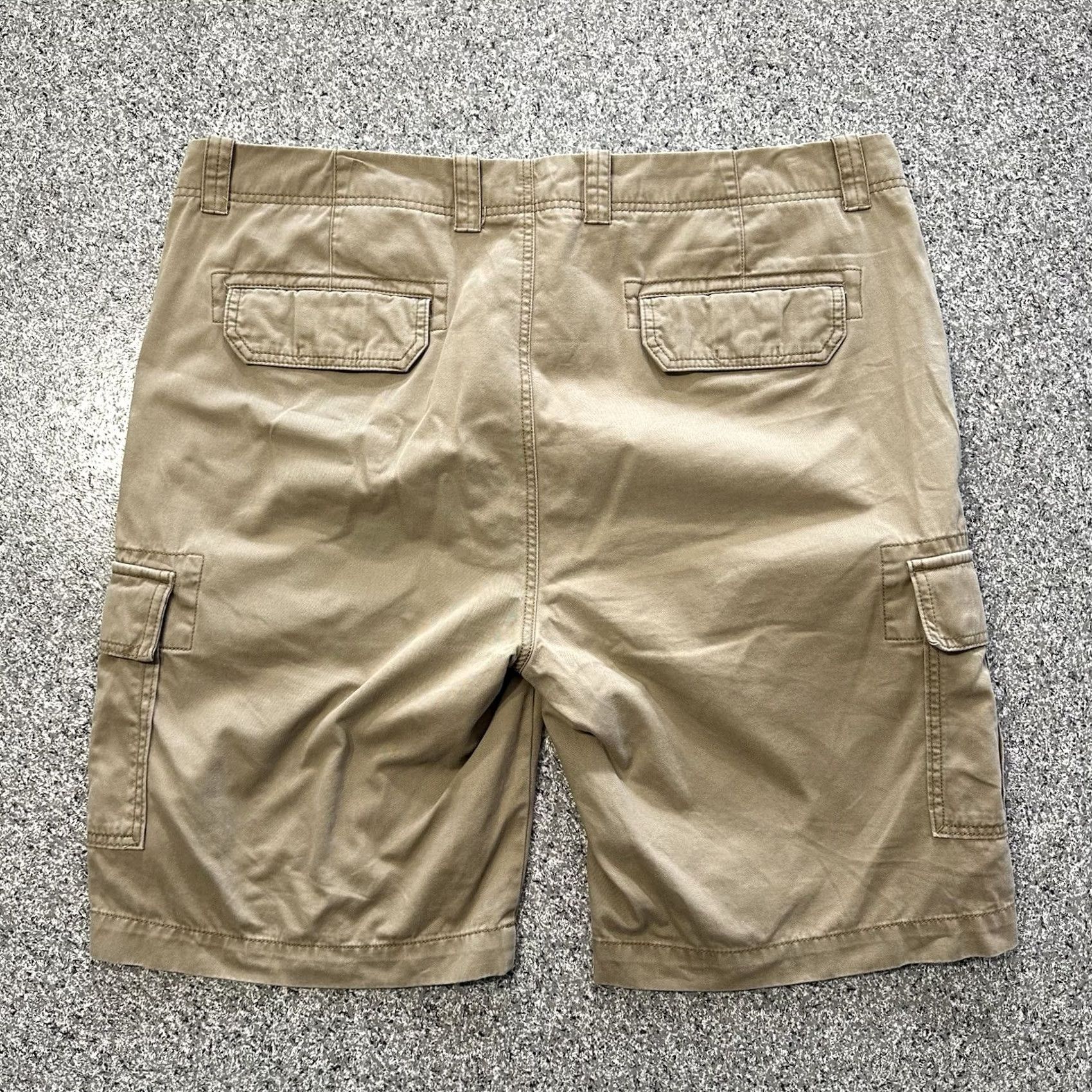 Roundtree & Yorke Roundtree & Yorke Cargo Shorts Mens 42 Beige Flat Front 10” Cotton Roundtree & Yorke Cargo Shorts Mens 42 Beige Flat Front 10” Cotton Size US 42 / EU 58 - 3 Thumbnail