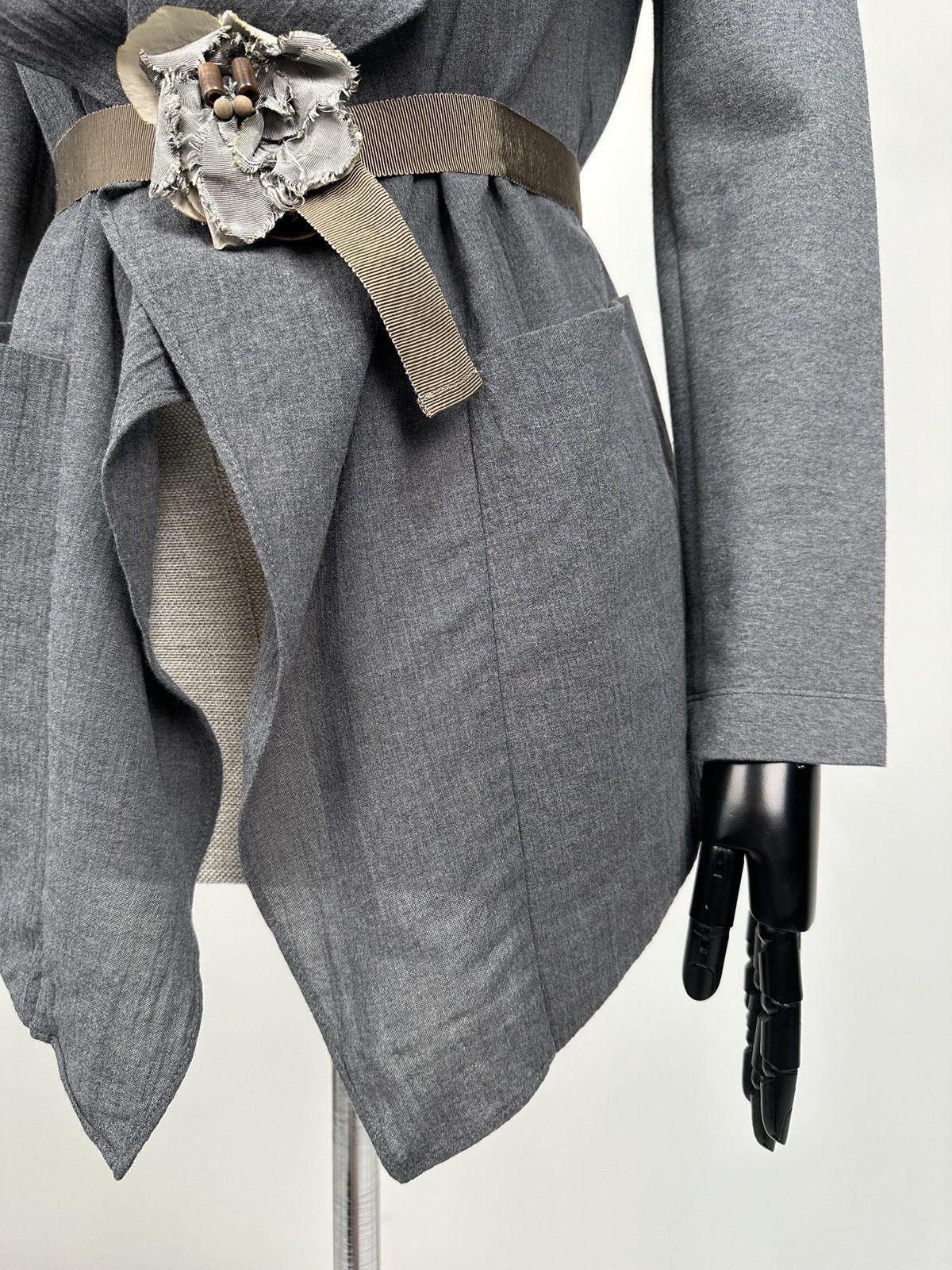 Brunello Cucinelli BRUNELLO CUCINELLI Draped Gray Wool Jacket Flower Belt Sz 40 Size S / US 4 / IT 40 - 7 Thumbnail