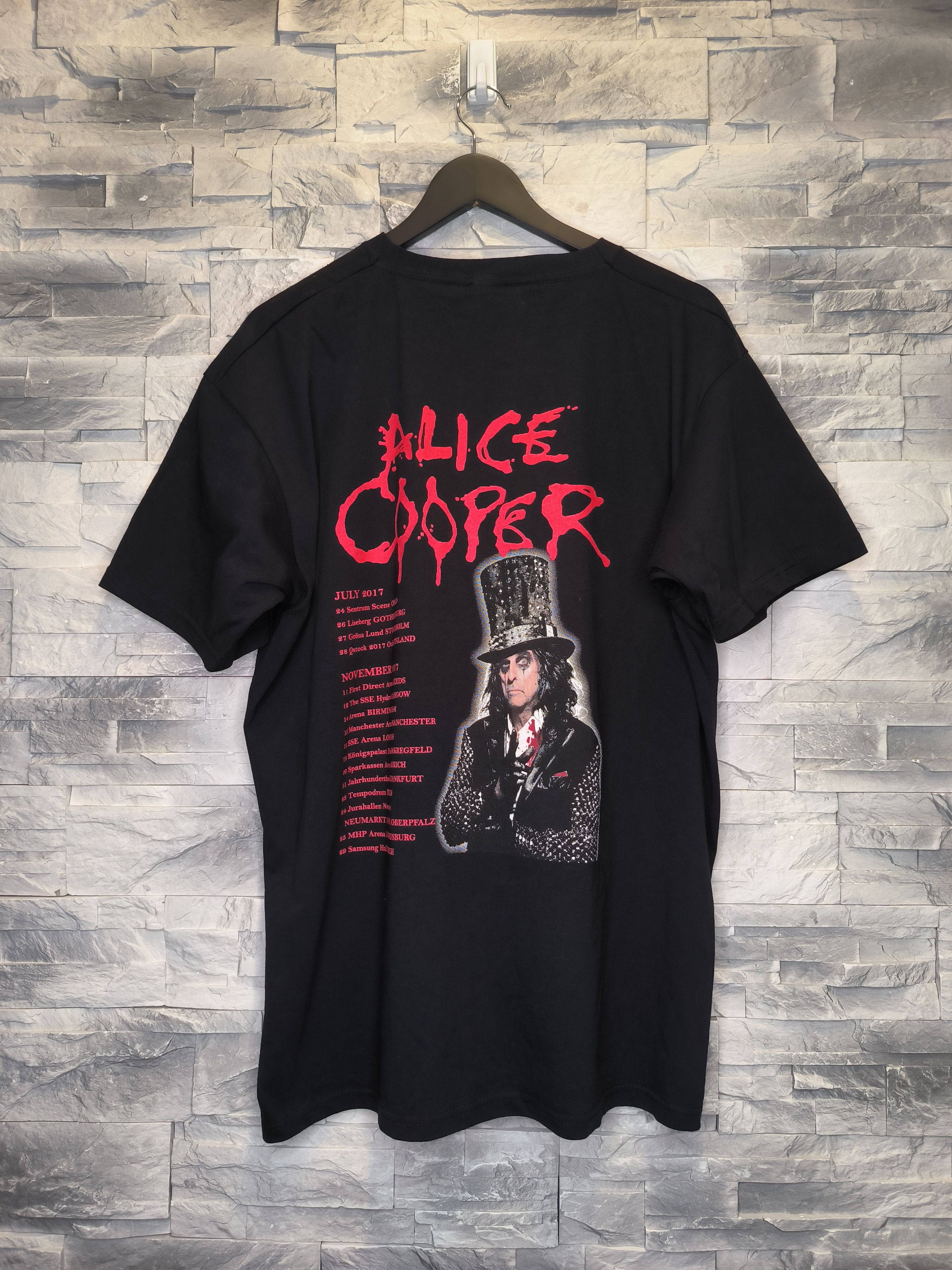 Band Tees Alice Cooper T-Shirt 2017 Tee Metal Rock Vintage Size US XL / EU 56 / 4 - 2 Thumbnail