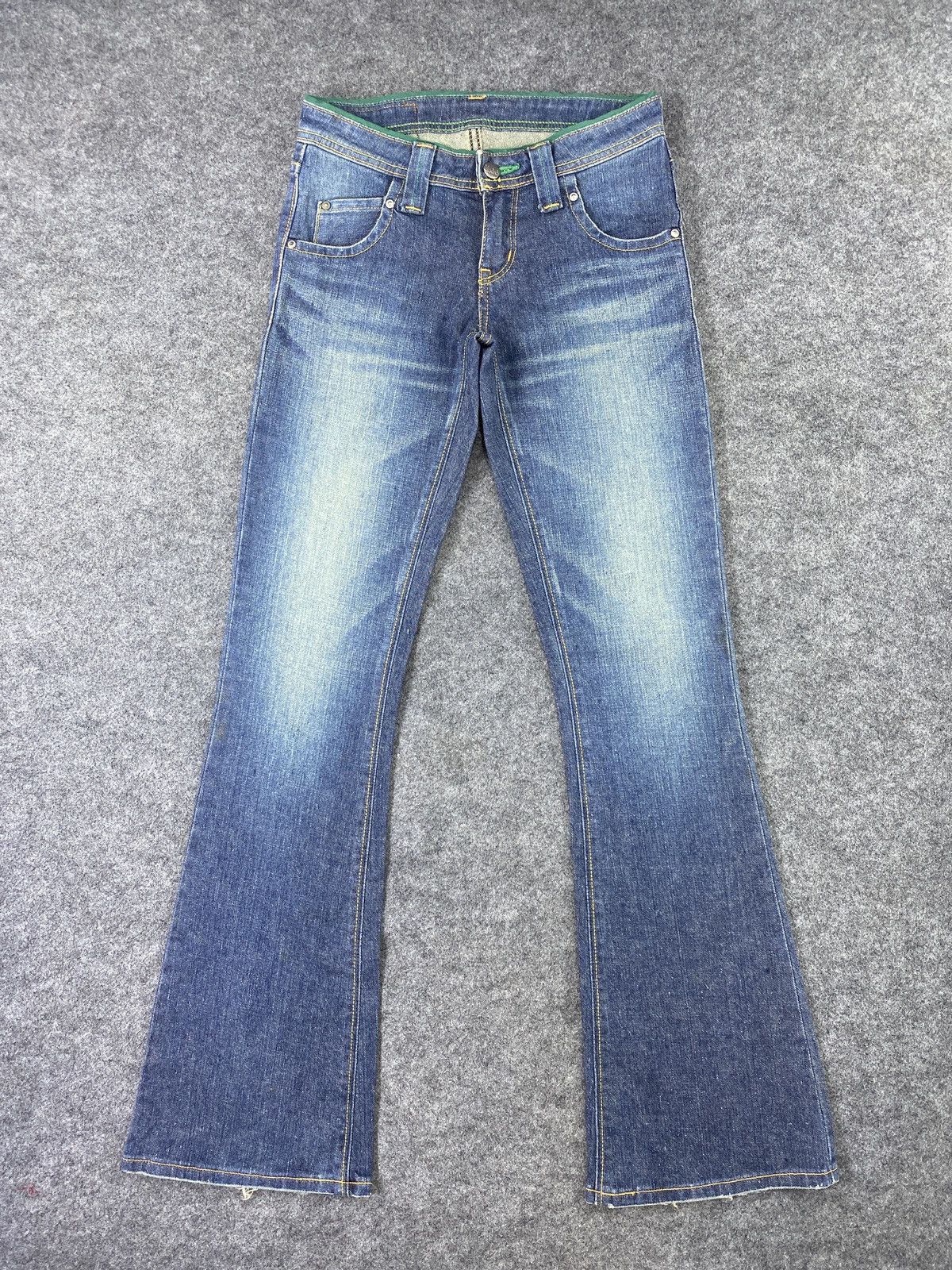 Vintage Lee Blue Wash bootcut Jeans - J1000