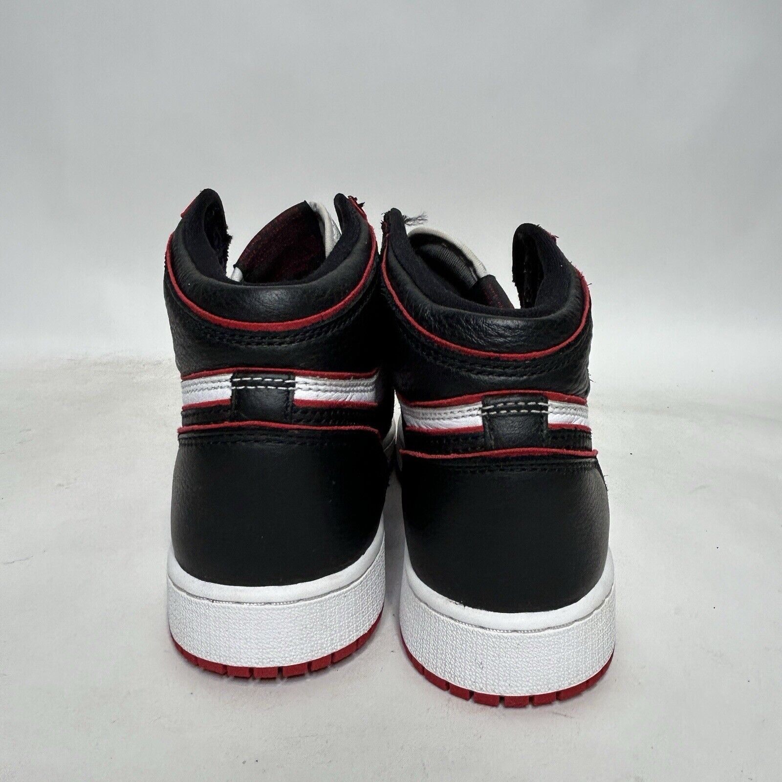 Nike Nike Shoes Air Jordan 1 Retro High OG BG “Bloodline” 2024 Size US 6.5 / IT 36.5 - 5 Thumbnail