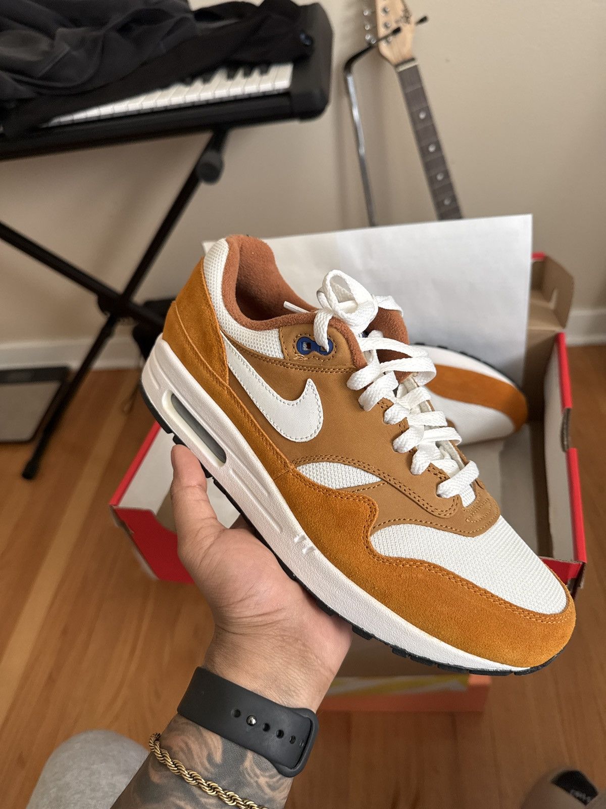 Nike Nike Air Max 1 Curry (2018) Size US 9 / EU 42 - 10 Thumbnail