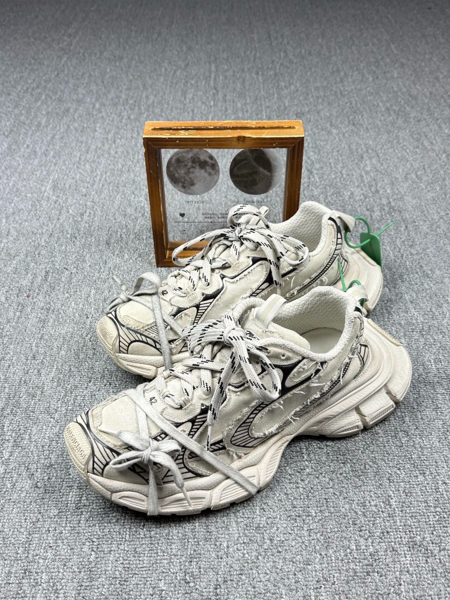 Balenciaga Balenciaga Canvas Denim Multi Lowtop Sneakers 9 Men Size US 9 / EU 42 - 1 Thumbnail