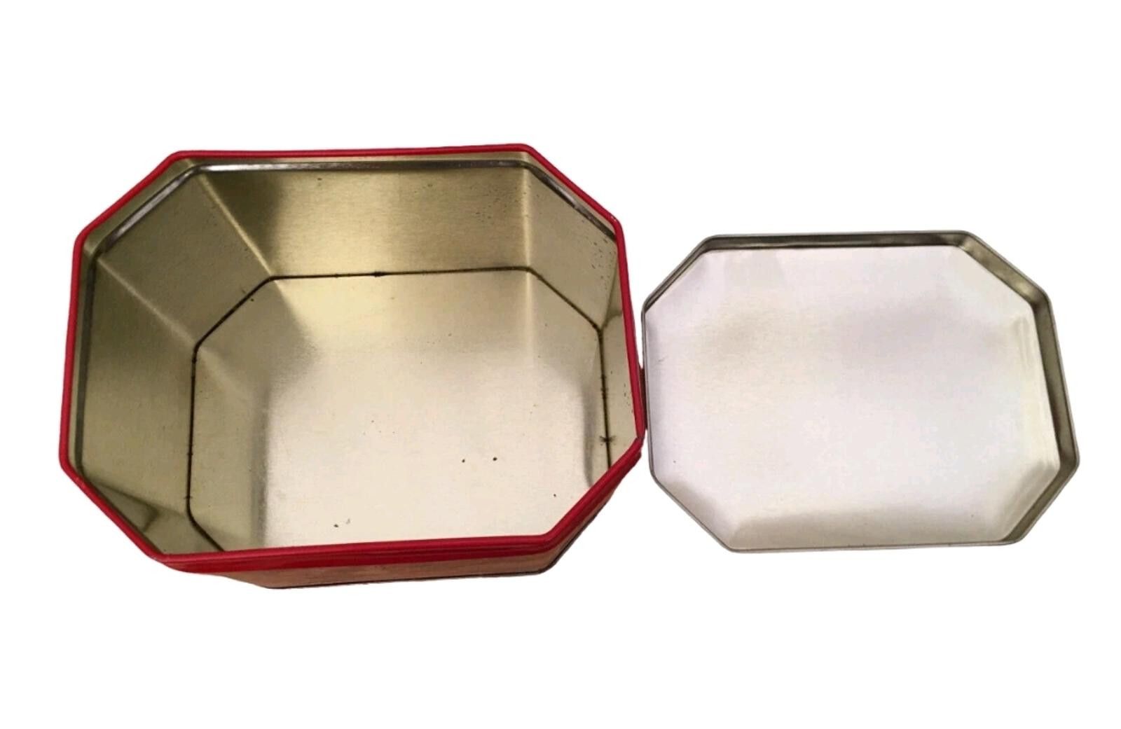Designer The Tin Box Company of Americah Christmas Greetings Tin Size ONE SIZE - 4 Thumbnail