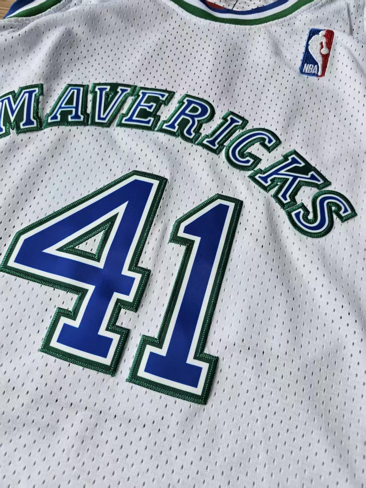 NBA 1998 99 Dallas Mavericks #41 Dirk Nowitzki Jersey Size US XL / EU 56 / 4 - 5 Thumbnail