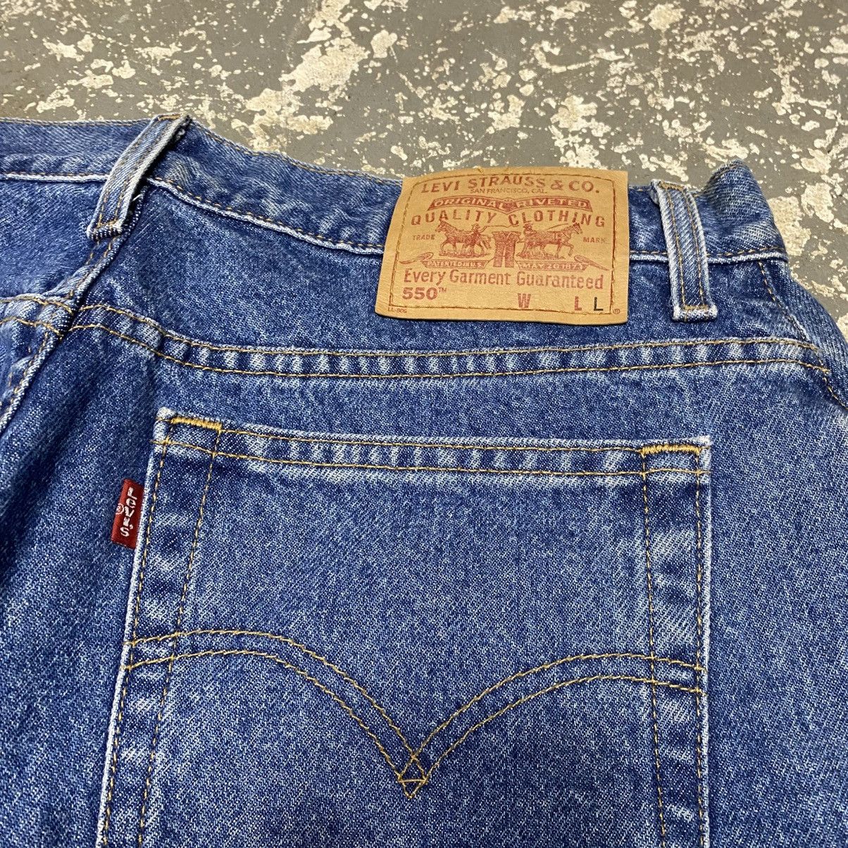 Levi's × Vintage Vintage Levi’s 550 Relaxed Fit Blue Denim Jeans 90s Size US 33 - 7 Thumbnail