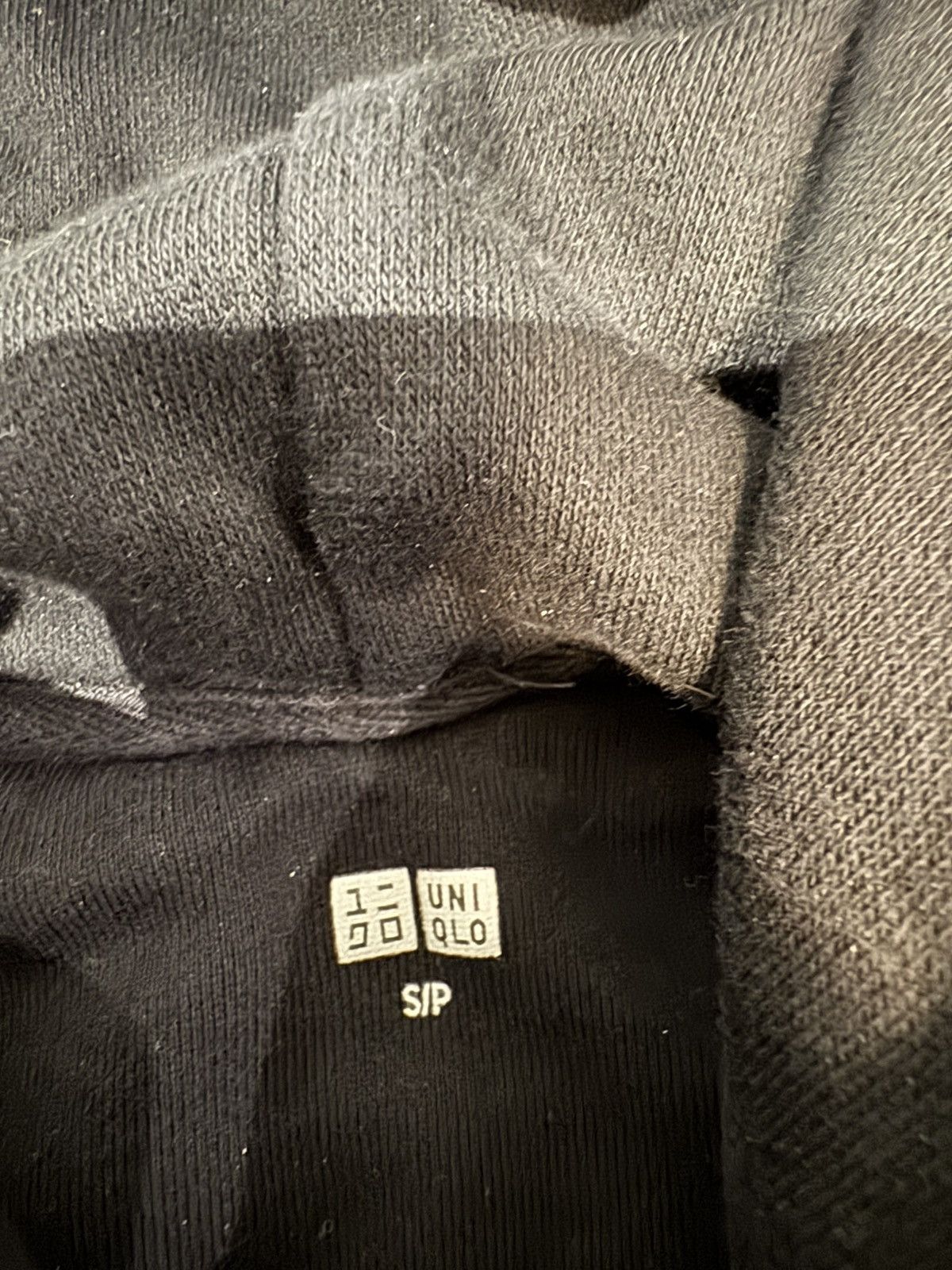 Uniqlo UNIQLO BLACK HOODIE Size US S / EU 44-46 / 1 - 2 Thumbnail
