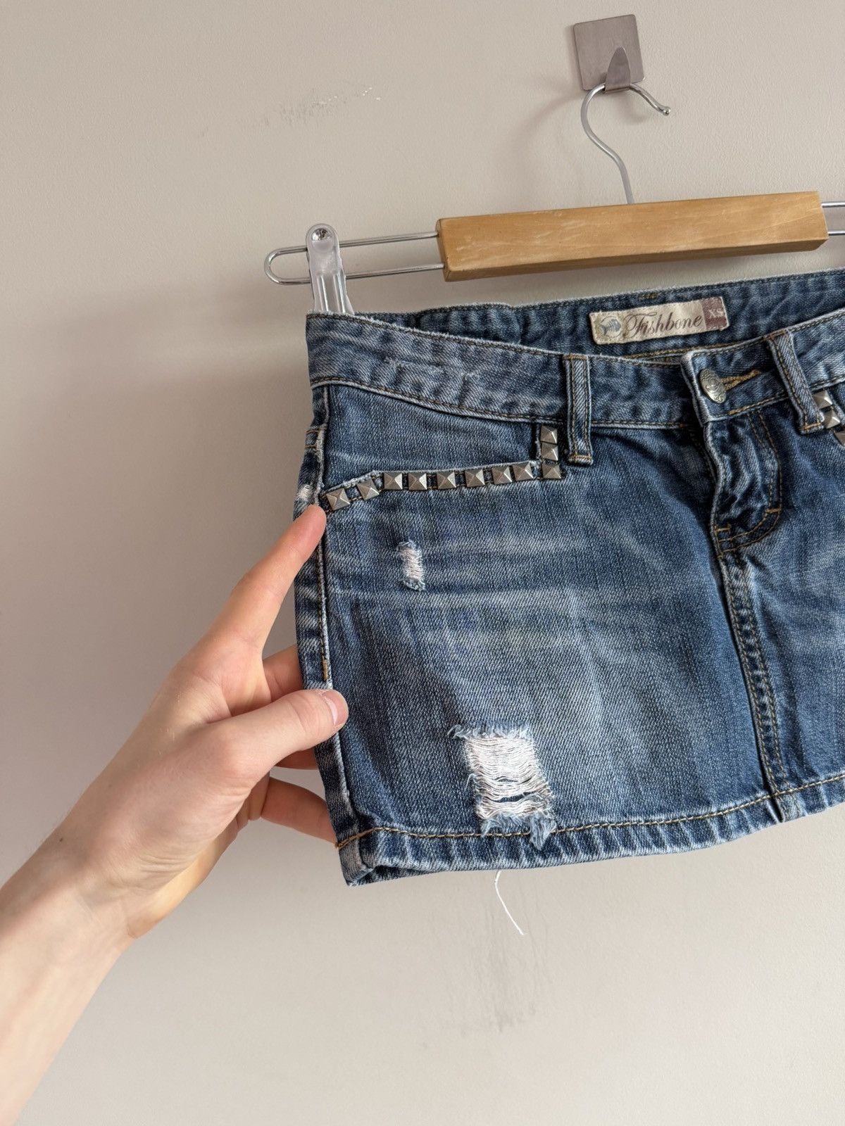 Vintage Fishbone Studded Denim Mini Skirt Y2K Low Rise Size 26" / US 2 / IT 38 - 2 Thumbnail
