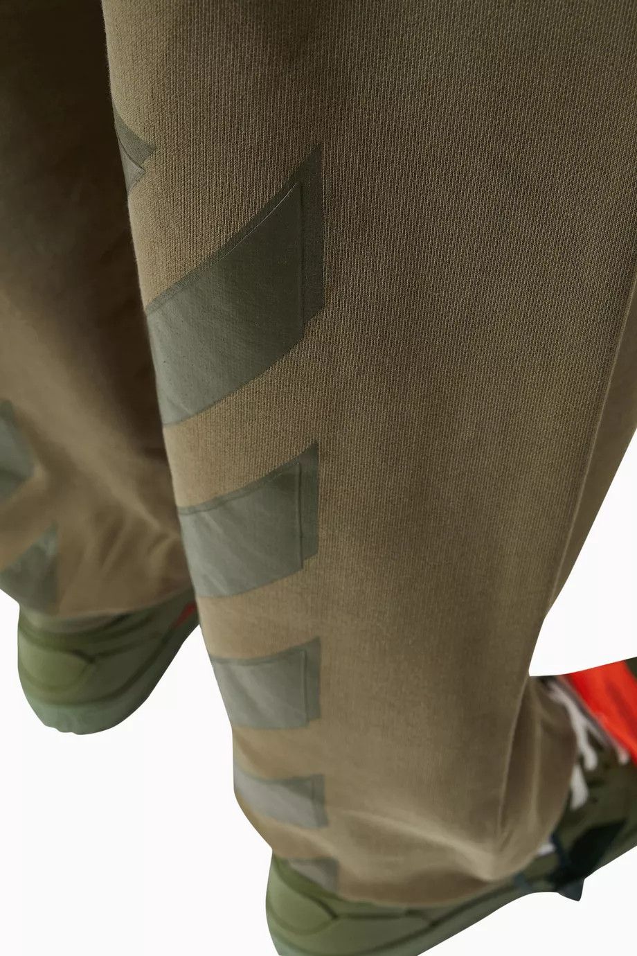 Off-White o1y0225 Logo Jogger & Sweatpant in Military Green Size US 32 / EU 48 - 2 Thumbnail