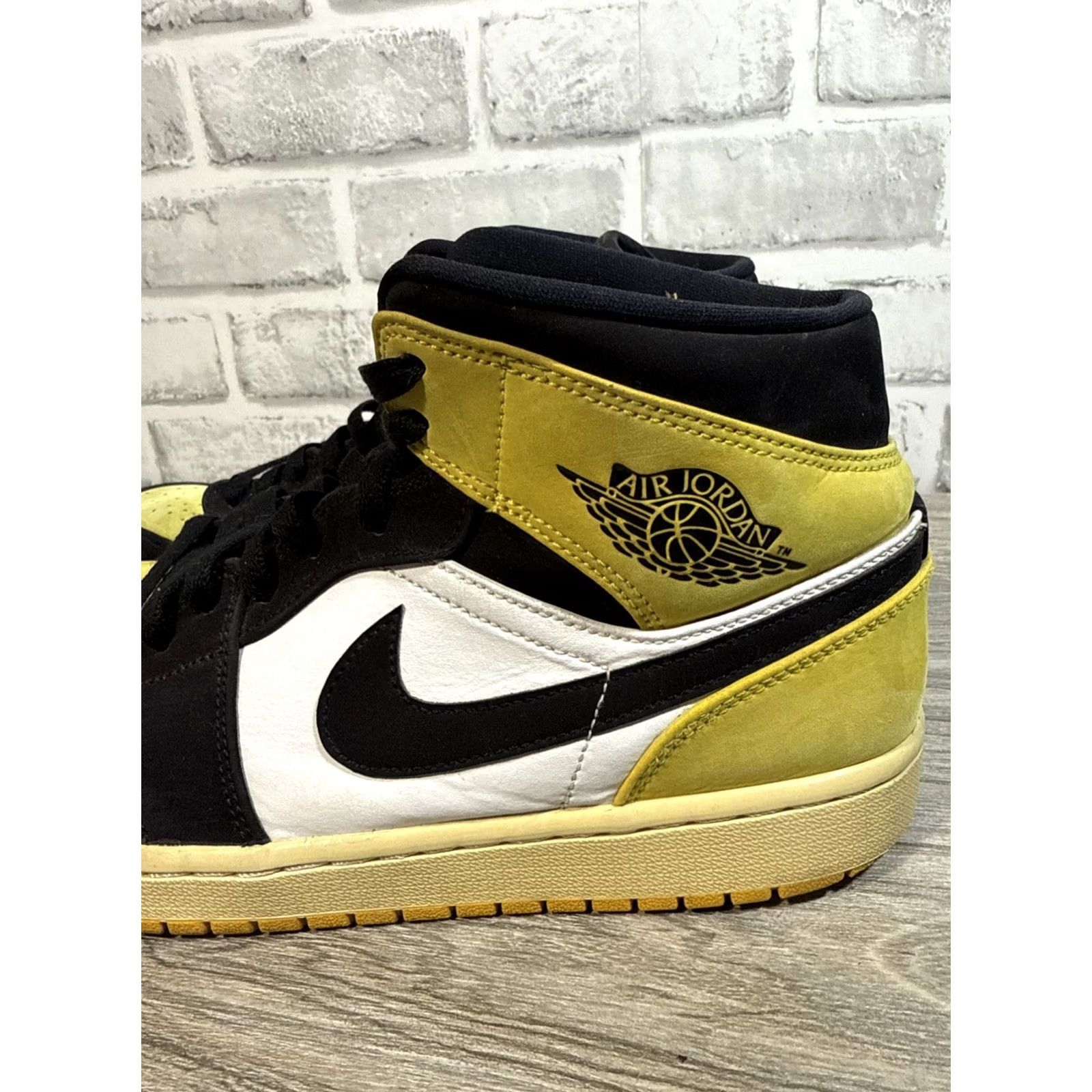 Jordan Brand Air Jordan 1 High OG Yellow Ochre Size 10 Mens Sneakers DZ5485-701 Size US 10 / EU 43 - 3 Thumbnail