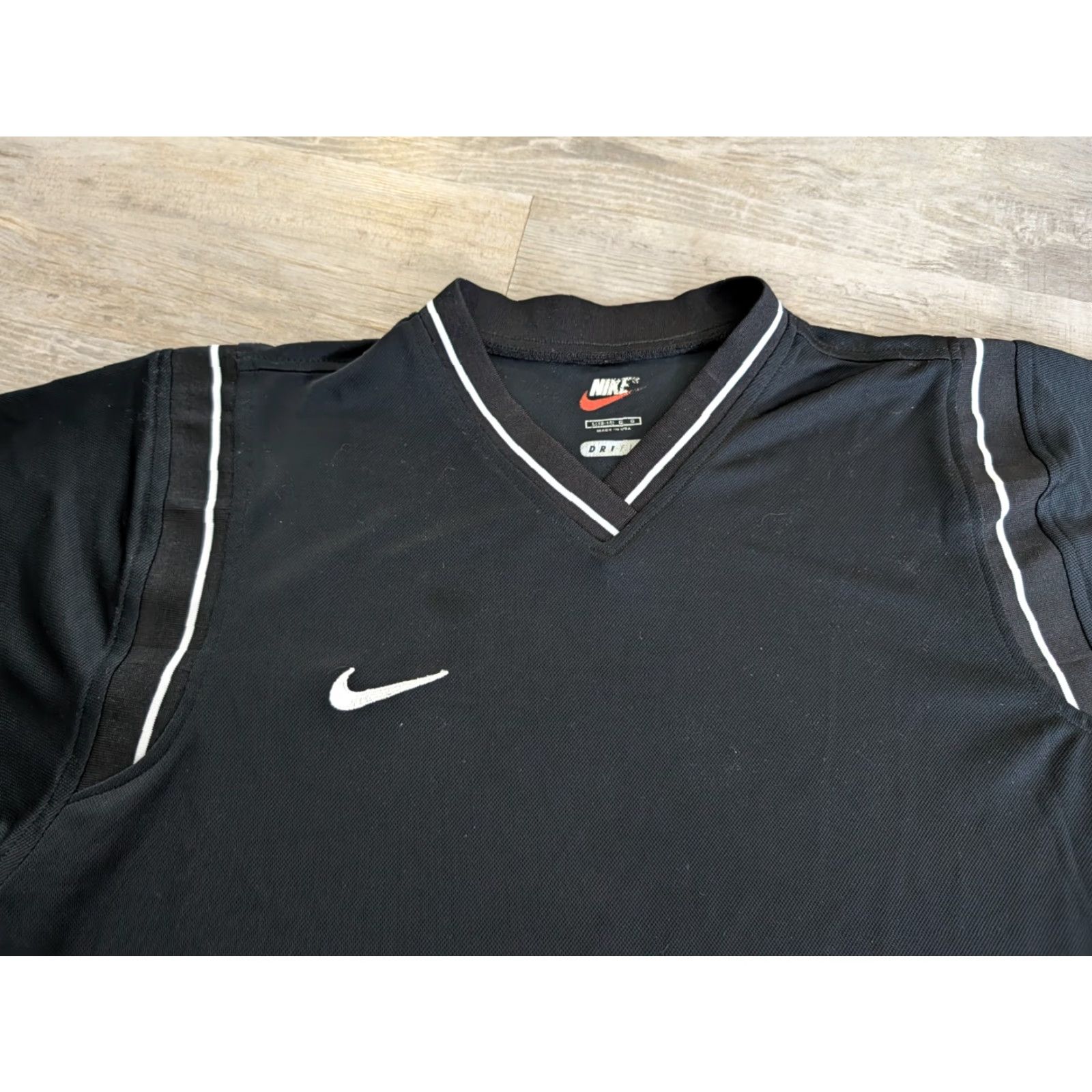 Nike VINTAGE Nike Team Shirt Mens Black Jersey Tee Shirt V-Neck Size L USA Made Size US L / EU 52-54 / 3 - 3 Thumbnail