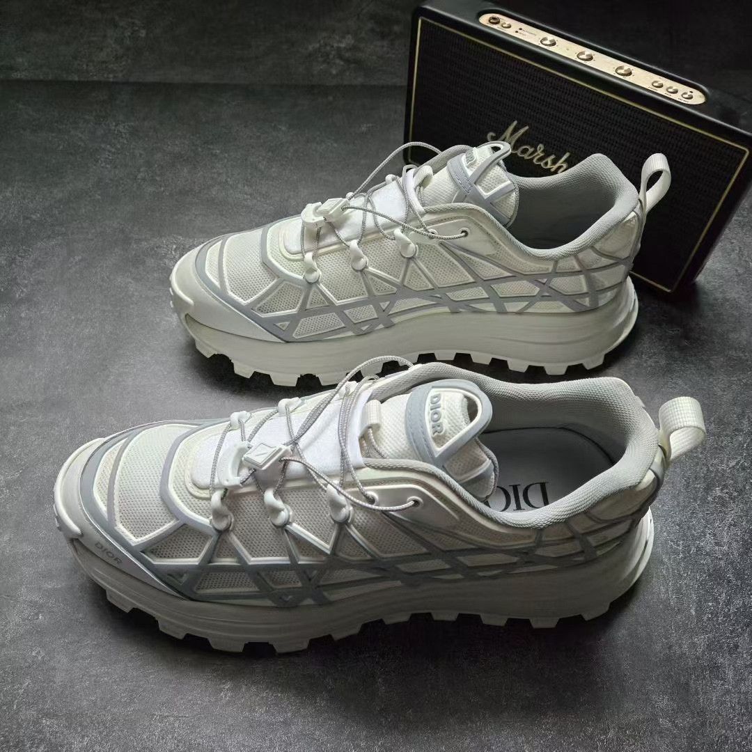 Balenciaga Balenciaga White Lowtop Sneakers 31 Men Size US 5 / EU 37 - 1 Thumbnail