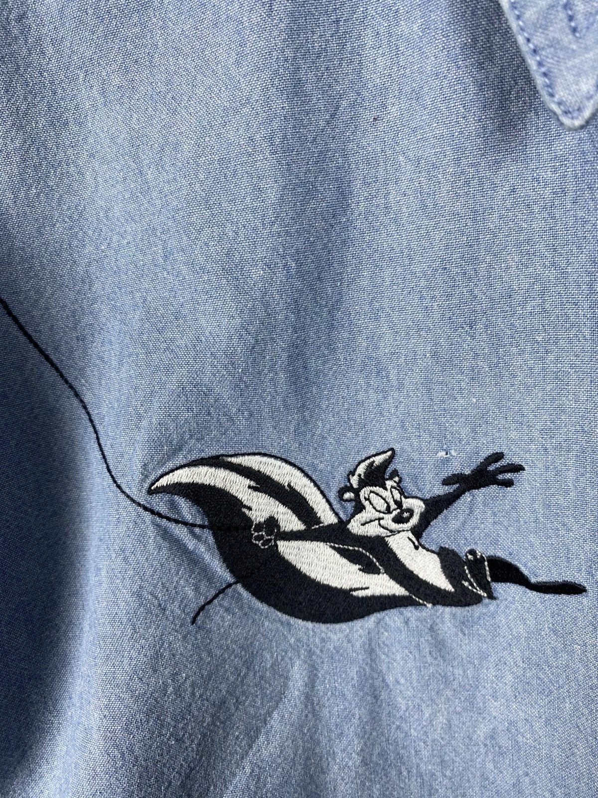 Vintage × Warner Bros Vintage Warner Bros Denim Shirt Looney Tunes Men size L 1997 Size US L / EU 52-54 / 3 - 9 Thumbnail