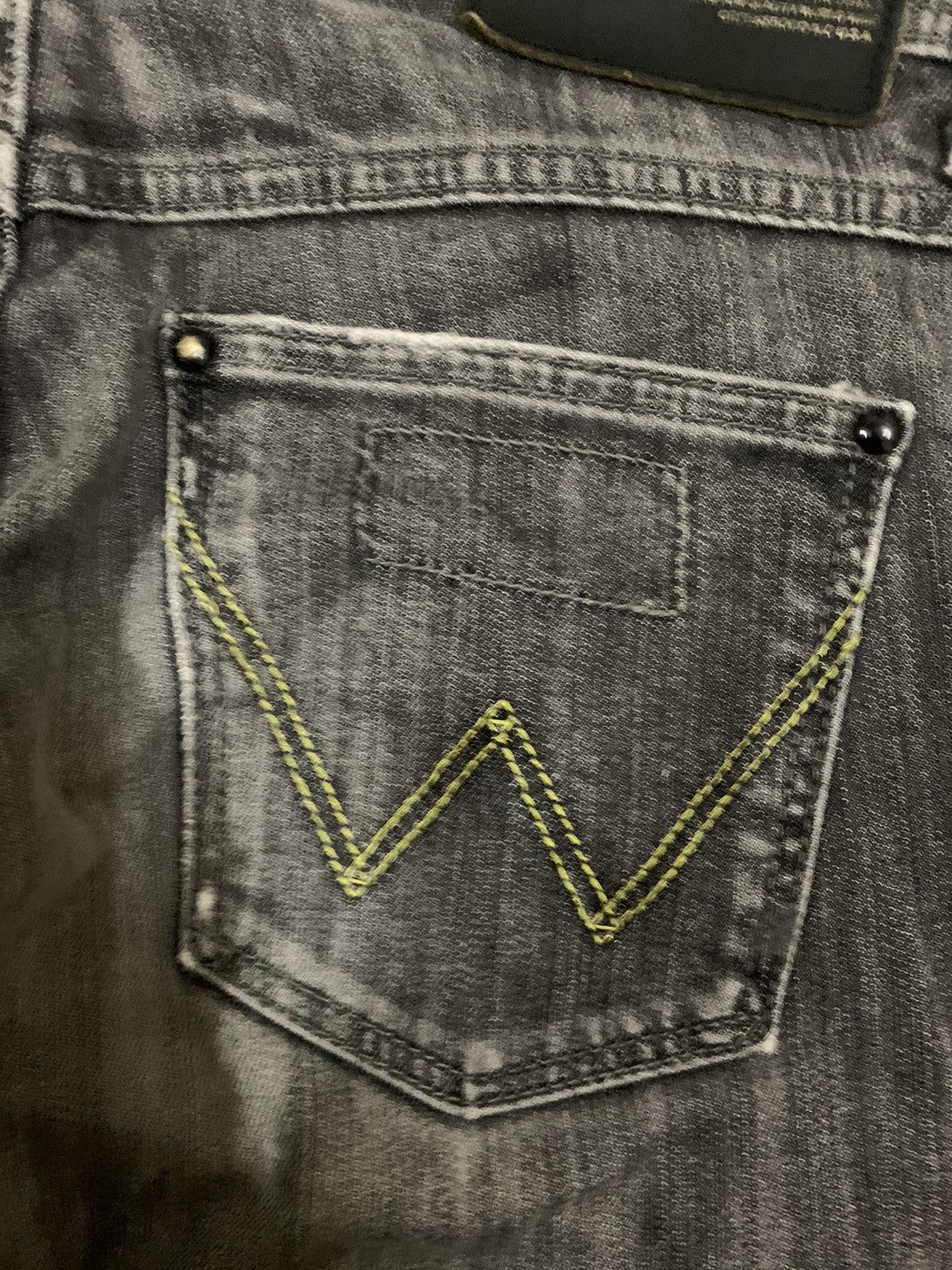Wrangler Vintage Y2K Wrangler Faded Wash Bootcut Ripped Jeans Size US 29 - 13 Thumbnail