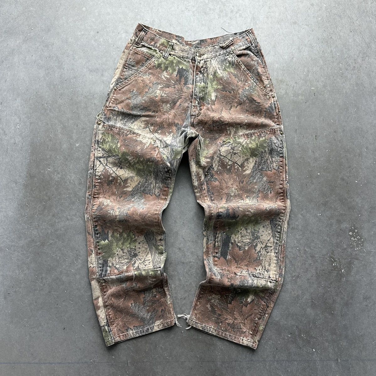 image of Crazy Vintage Y2K Realtree Camo Double Knee Pants Carhartt, Men's (Size 30)