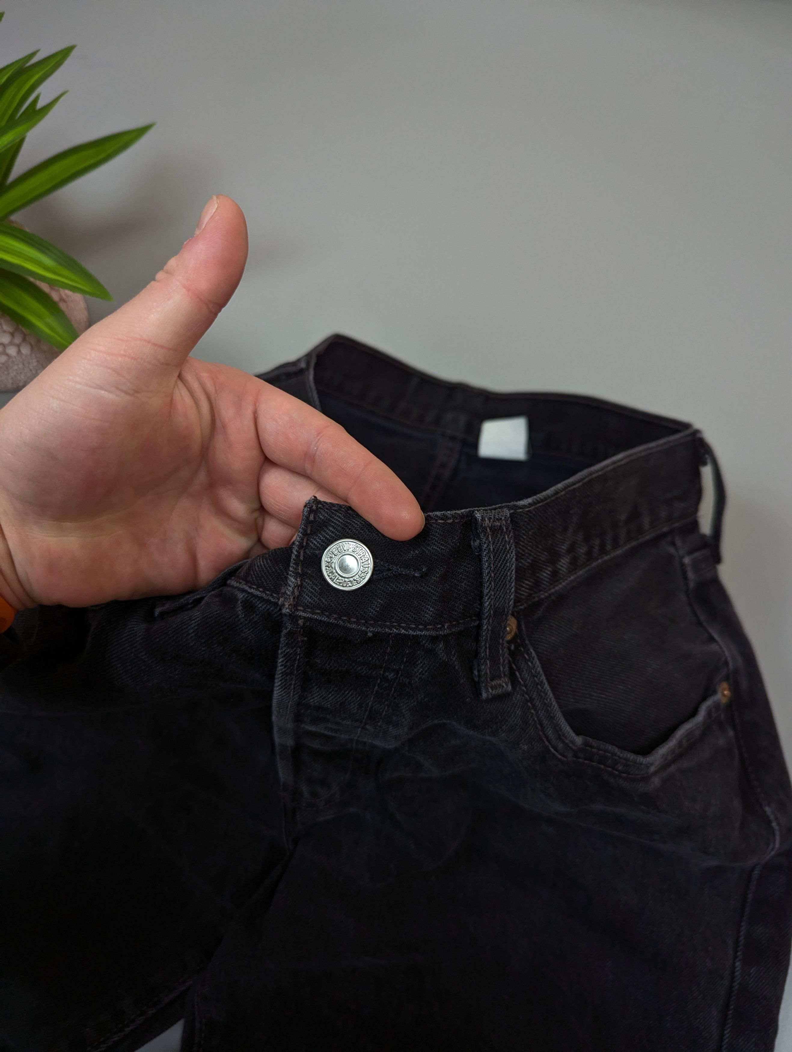 Levi's Vintage Levi's 501 Black Distressed Jeans W31 L34 Faded Size US 31 - 7 Thumbnail