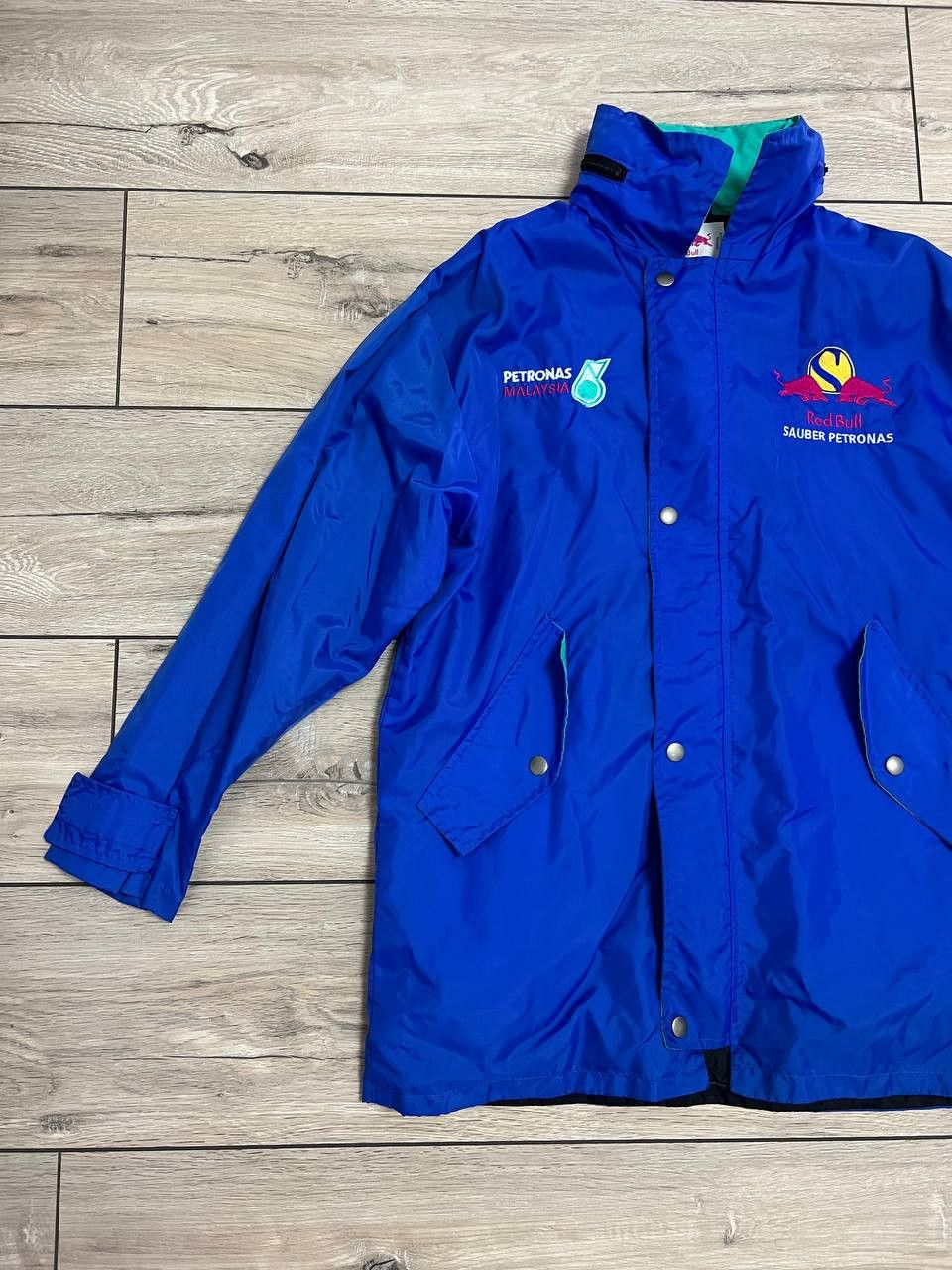 Red Bull Rare Red Bull Sauber Petronas Malaysia Rain Wind Hood Jacket Size US S / EU 44-46 / 1 - 12 Thumbnail