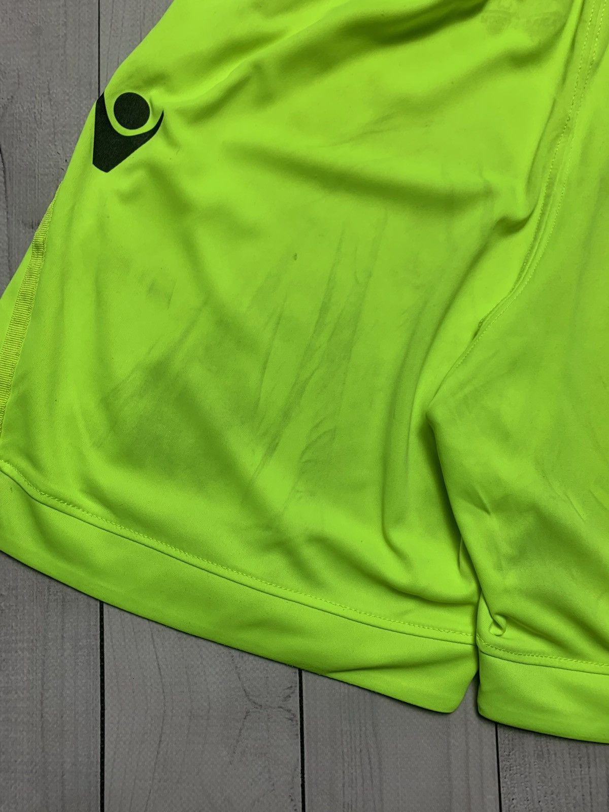 Vintage Vintage Aston villa soccer shorts size Xs yellow Size US 28 / EU 44 - 7 Thumbnail