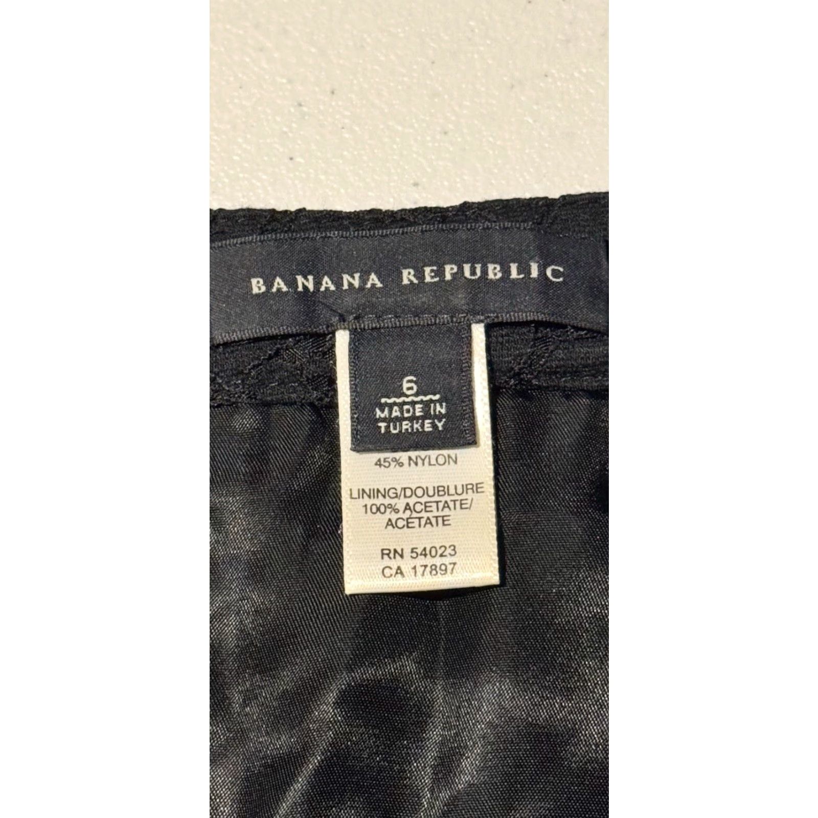 Banana Republic VINTAGE Banana Republic Skirt Size 6 Lace Feminine Coquette Office Romantic Y2K Black Knee Length Pencil Women Mens? Size 28" / US 6 / IT 42 - 6 Thumbnail