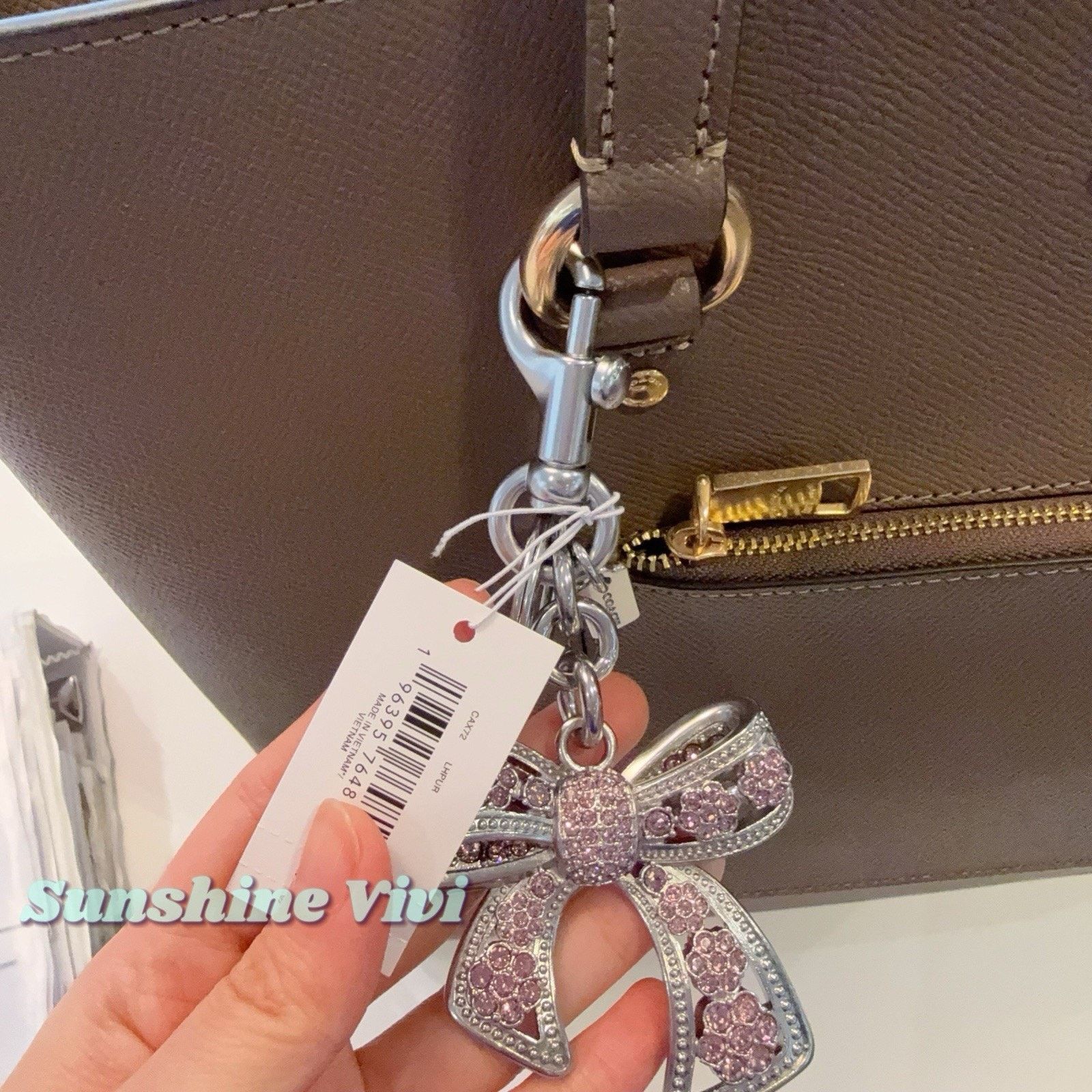 Coach NWT Bundle COACH CCD71 Station Tote Bag & CAX72 Bow Charm Size ONE SIZE - 2 Thumbnail