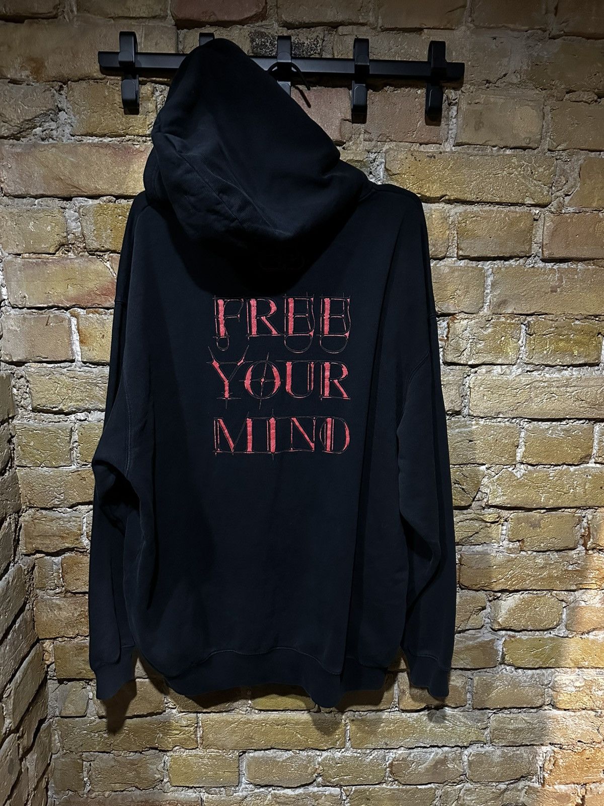 Balenciaga balenciaga free your mind hoodie Size US XL / EU 56 / 4 - 2 Thumbnail