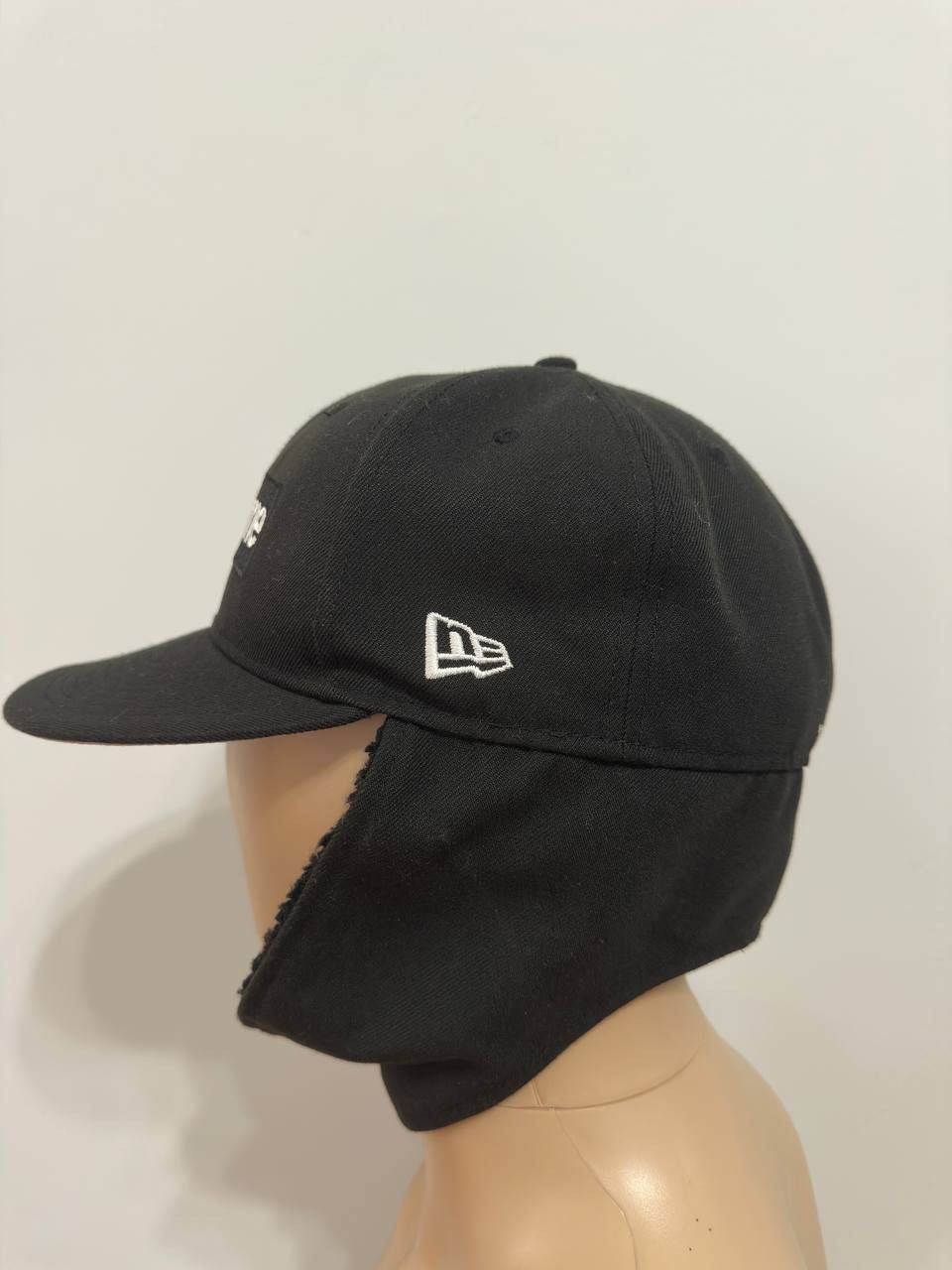 New Era × Supreme Supreme Box Logo World Famous x New Era 59Fifty Earflap Size ONE SIZE - 4 Thumbnail