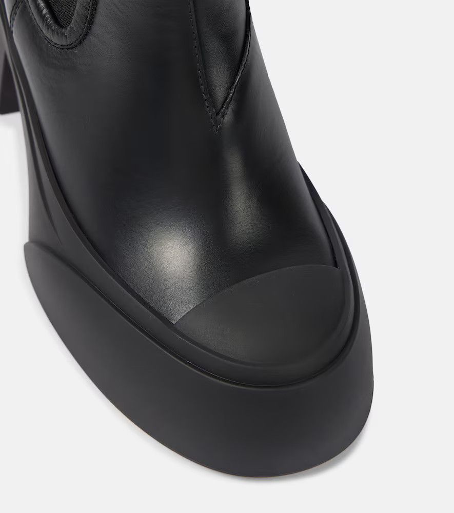 o1w1db10925 Boots in Black
