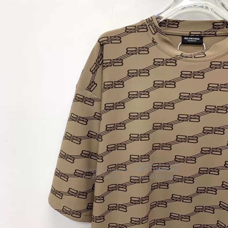 Balenciaga Balenciaga Dark brown lock full print round neck short sle Size US M / EU 48-50 / 2 - 3 Thumbnail