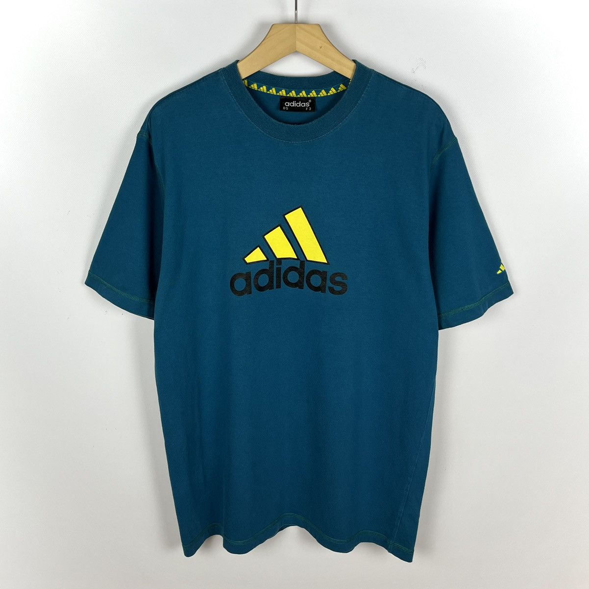 Adidas Vintage Adidas big logo y2k tee 90’s Size US M / EU 48-50 / 2 - 1 Thumbnail