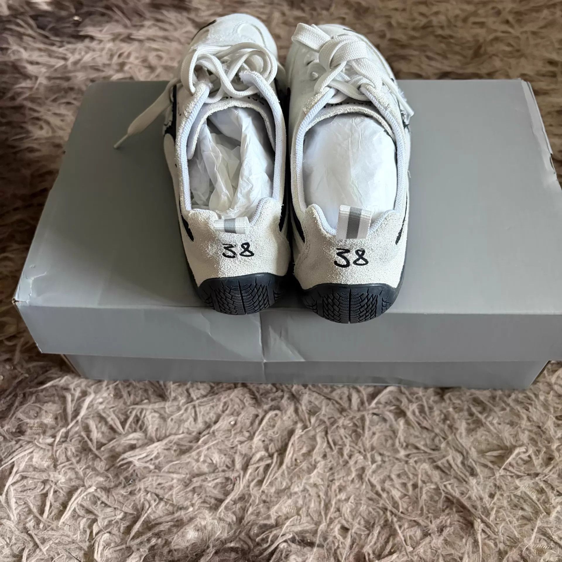 Puma PUMA x Balenciaga Speedcat White Distressed 38 new Size US 7.5 / IT 37.5 - 2 Thumbnail