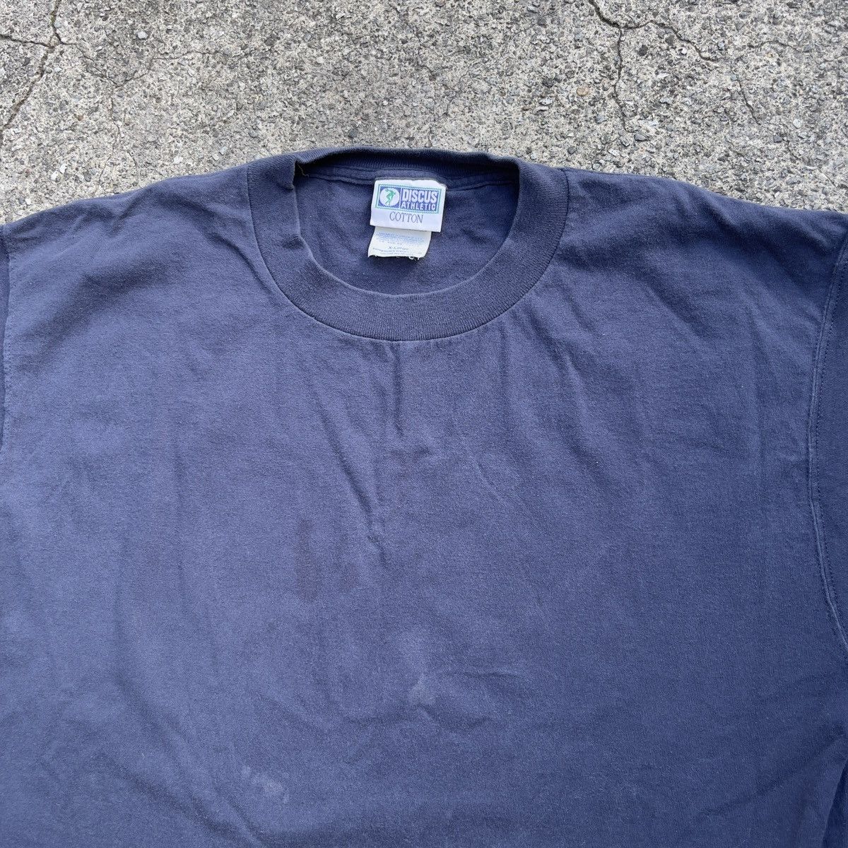 Vintage Vintage 90s Thrashed DISCUS ATHLETIC Navy Blank Shirt Size US XL / EU 56 / 4 - 2 Thumbnail