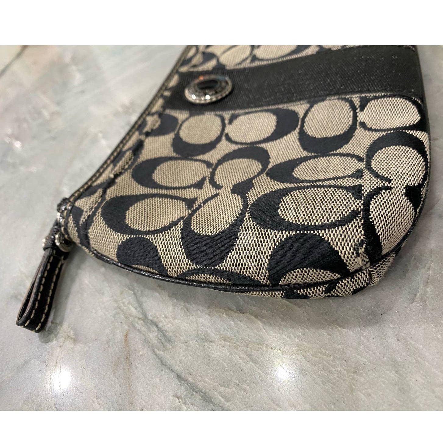 Coach Coach Black Logo Wristlet Zipper Pouch Size ONE SIZE - 4 Thumbnail