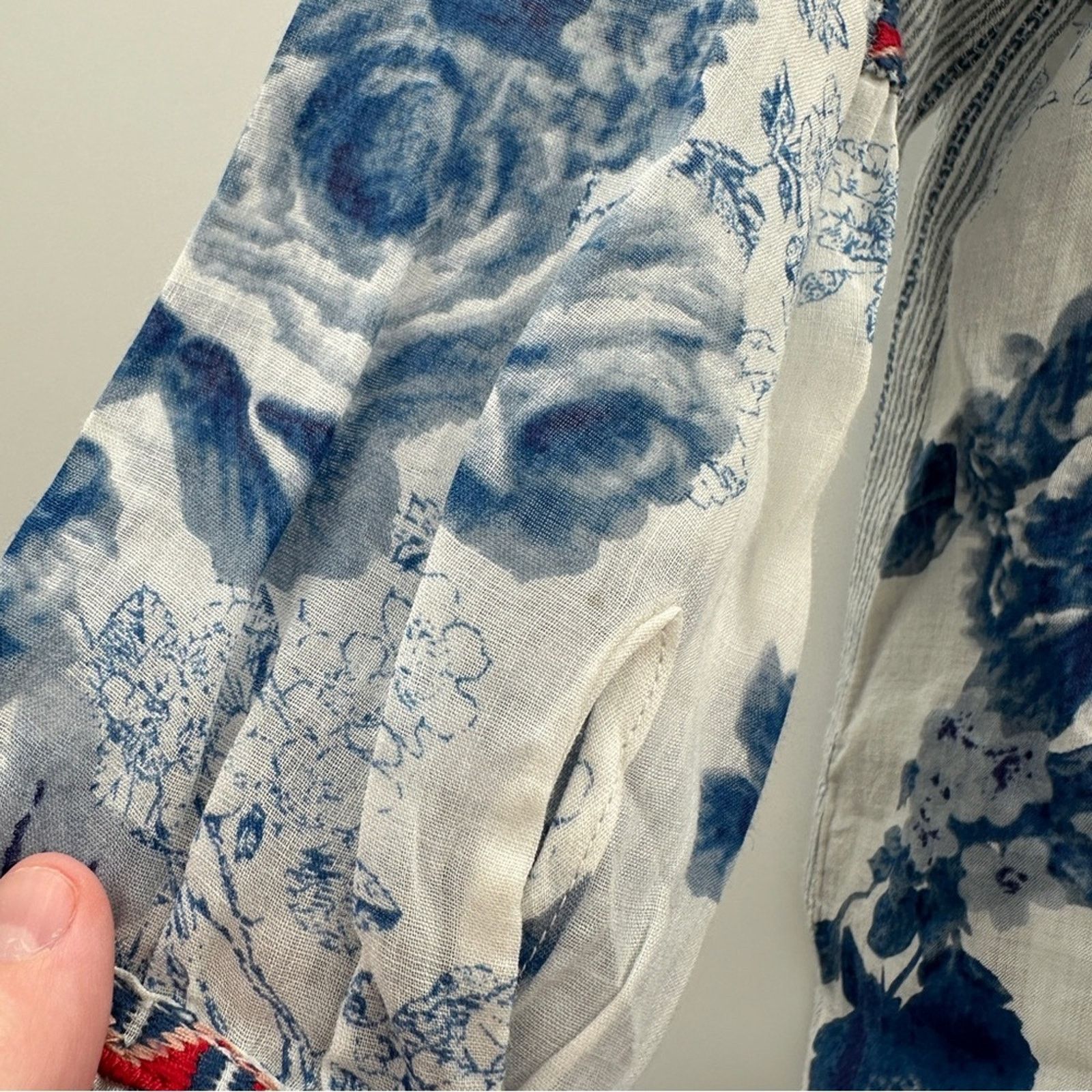 Johnny Was Johnny Was White, Blue & Red Floral Watercolor Tassel Top Size M / US 6-8 / IT 42-44 - 9 Thumbnail
