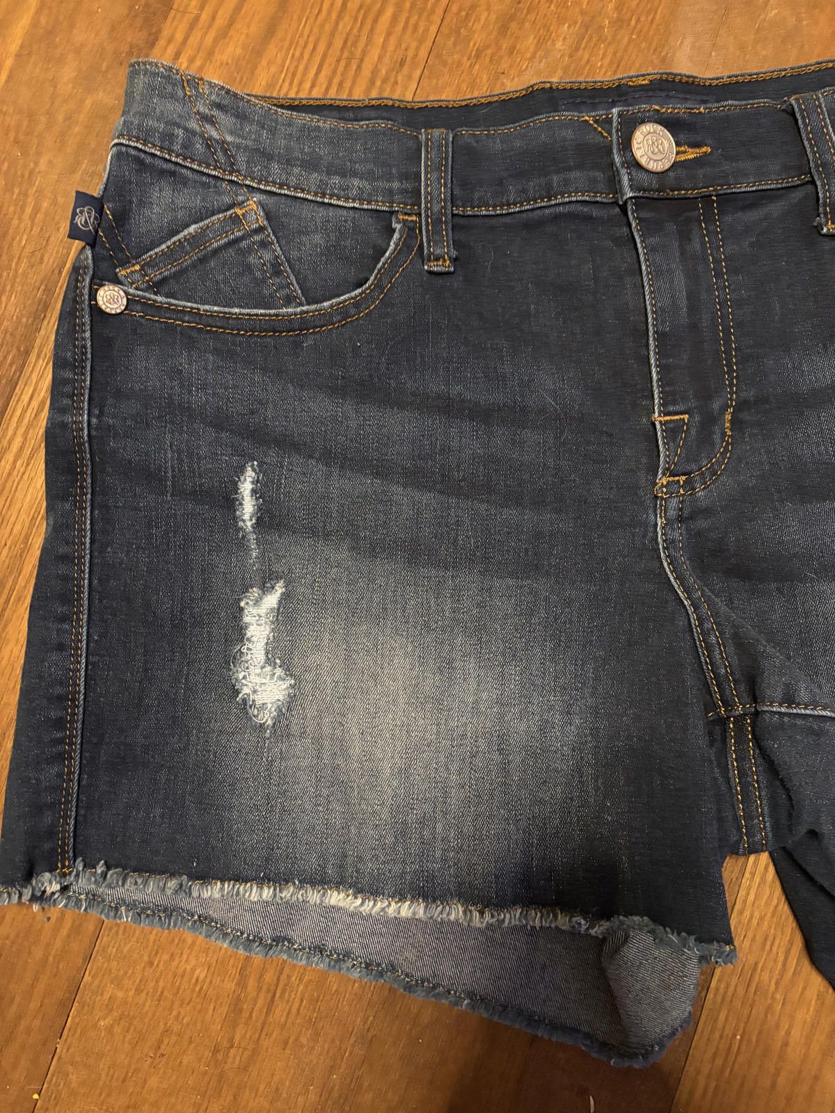 Rock & Republic NWOT Rock and Republic HULA Cutoff Shorts sz 12 Size 34" / US 12 / IT 48 - 2 Thumbnail